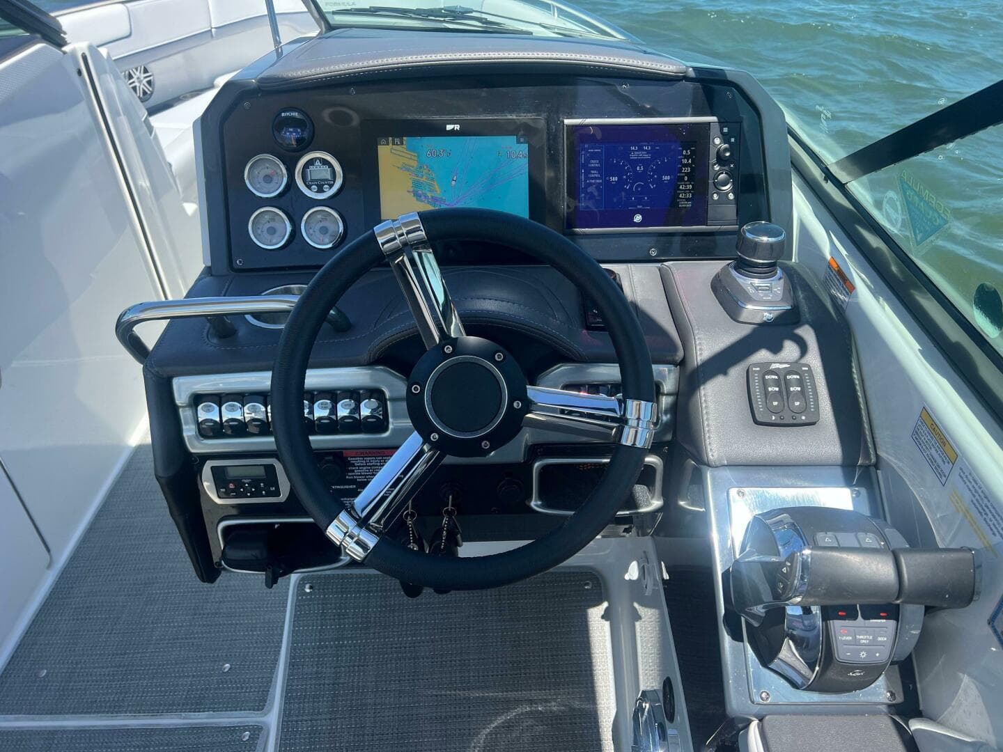 2022 Formula 290 Br — photo 11