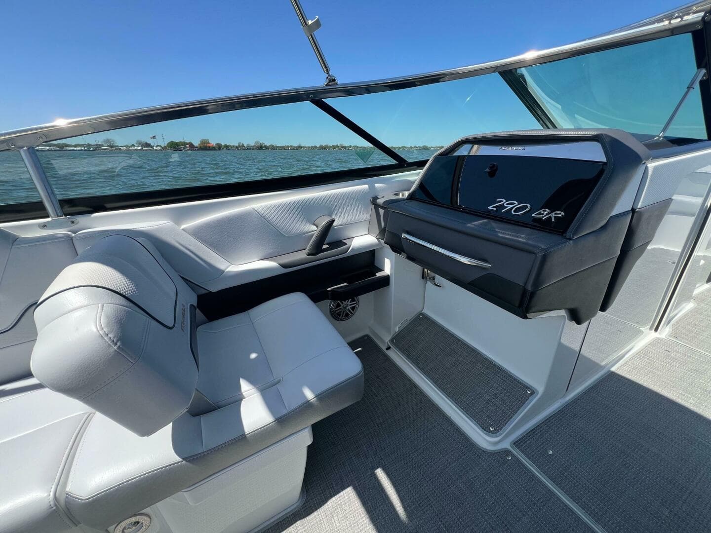 2022 Formula 290 Br — photo 13