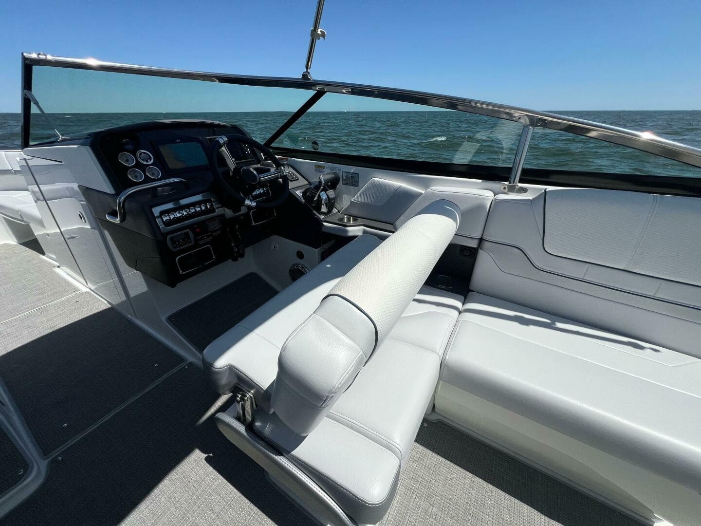 2022 Formula 290 Br — photo 12