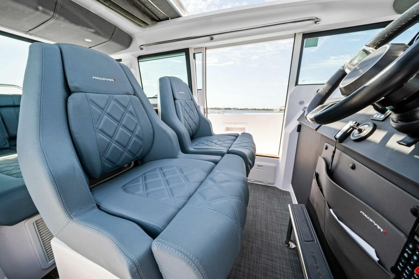 2022 Axopar 37 XC Cross Cabin — photo 23