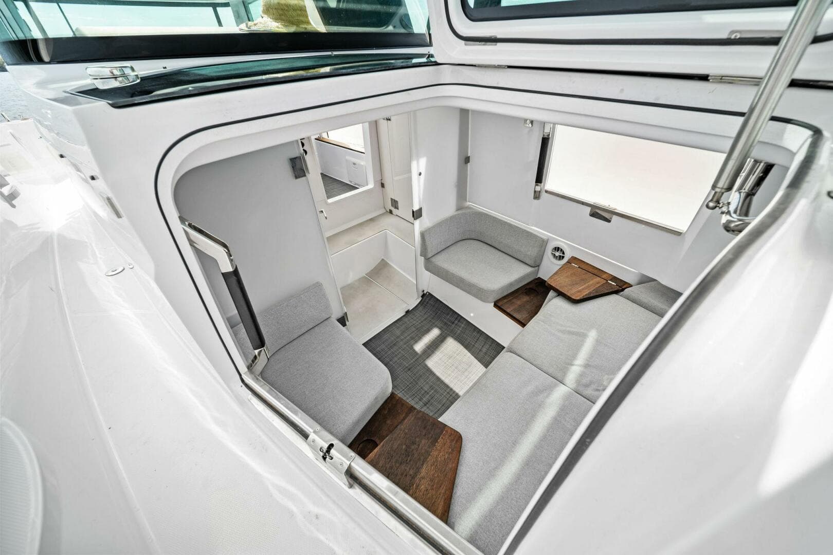 2022 Axopar 37 XC Cross Cabin — photo 32