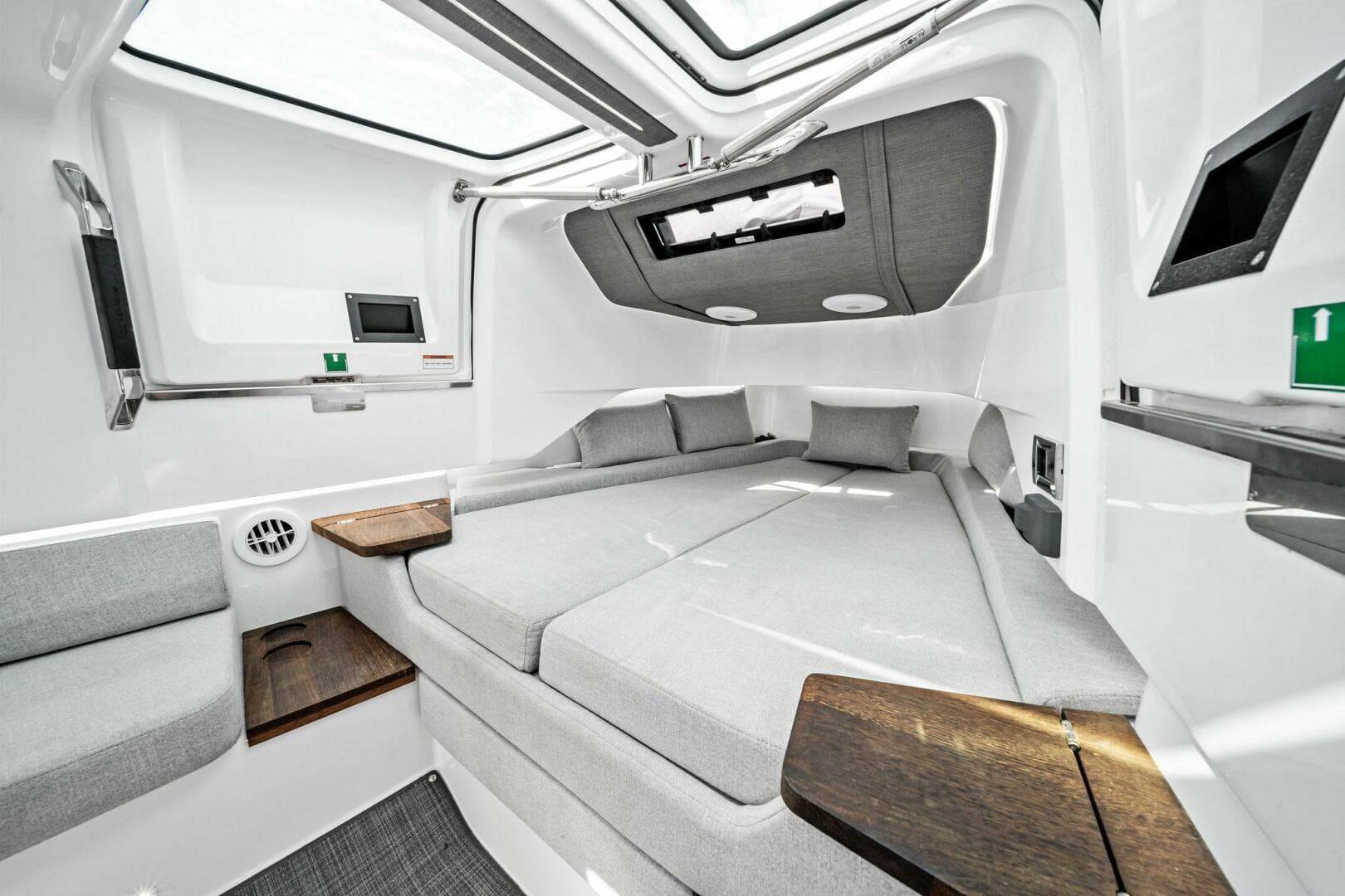 2022 Axopar 37 XC Cross Cabin — photo 26