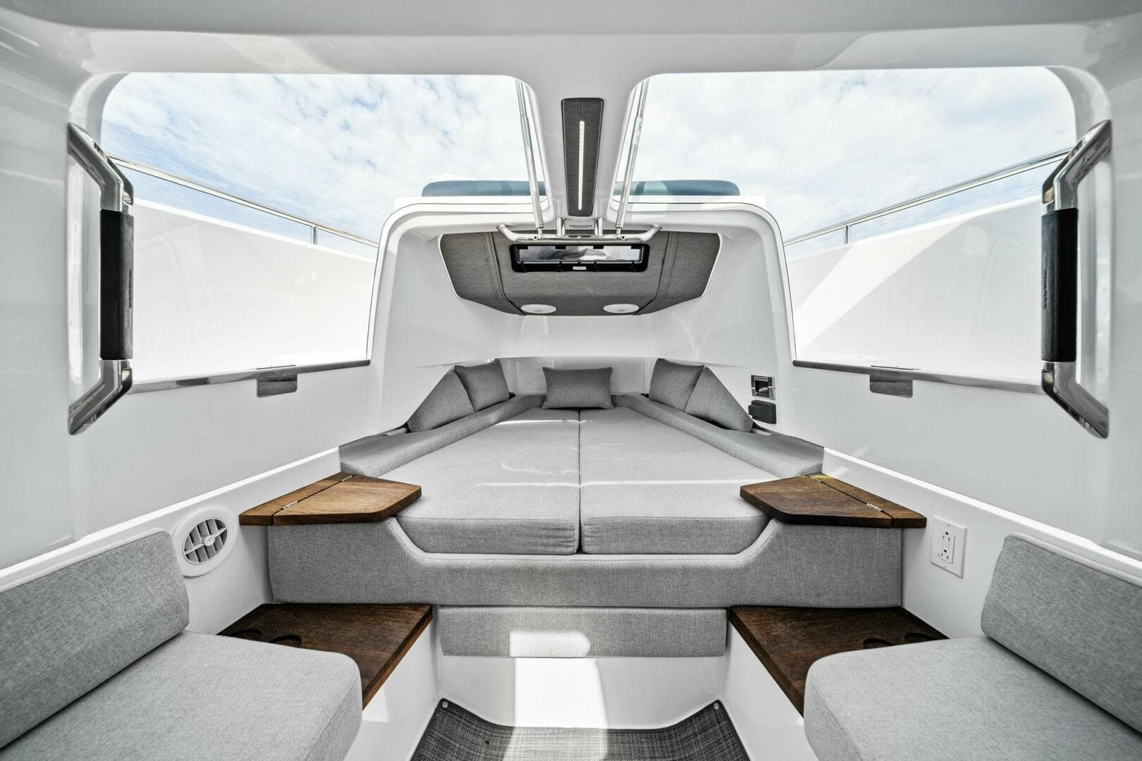 2022 Axopar 37 XC Cross Cabin — photo 25