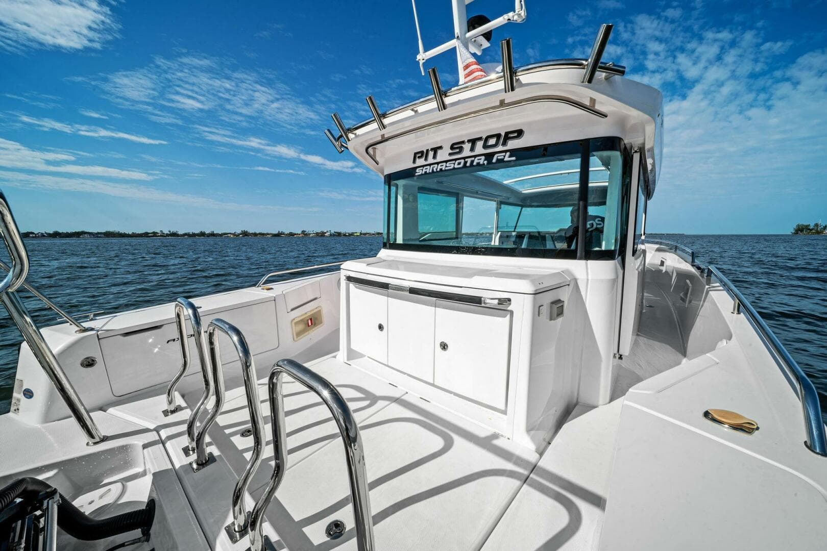 2022 Axopar 37 XC Cross Cabin — photo 9