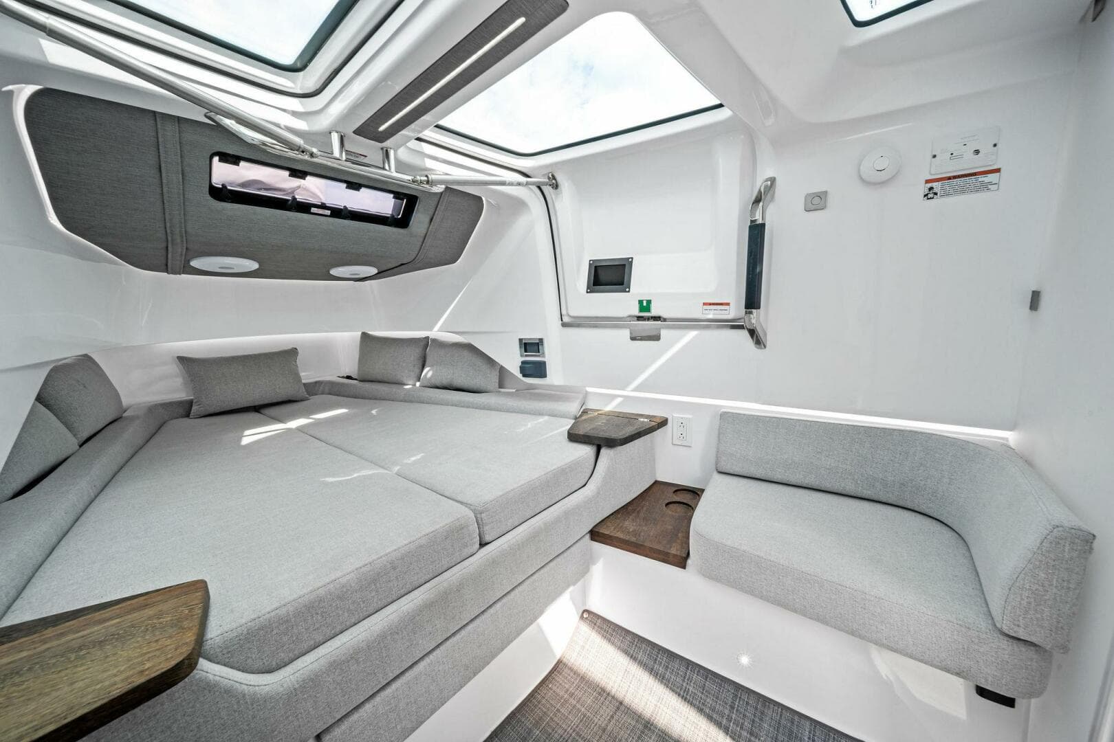 2022 Axopar 37 XC Cross Cabin — photo 27