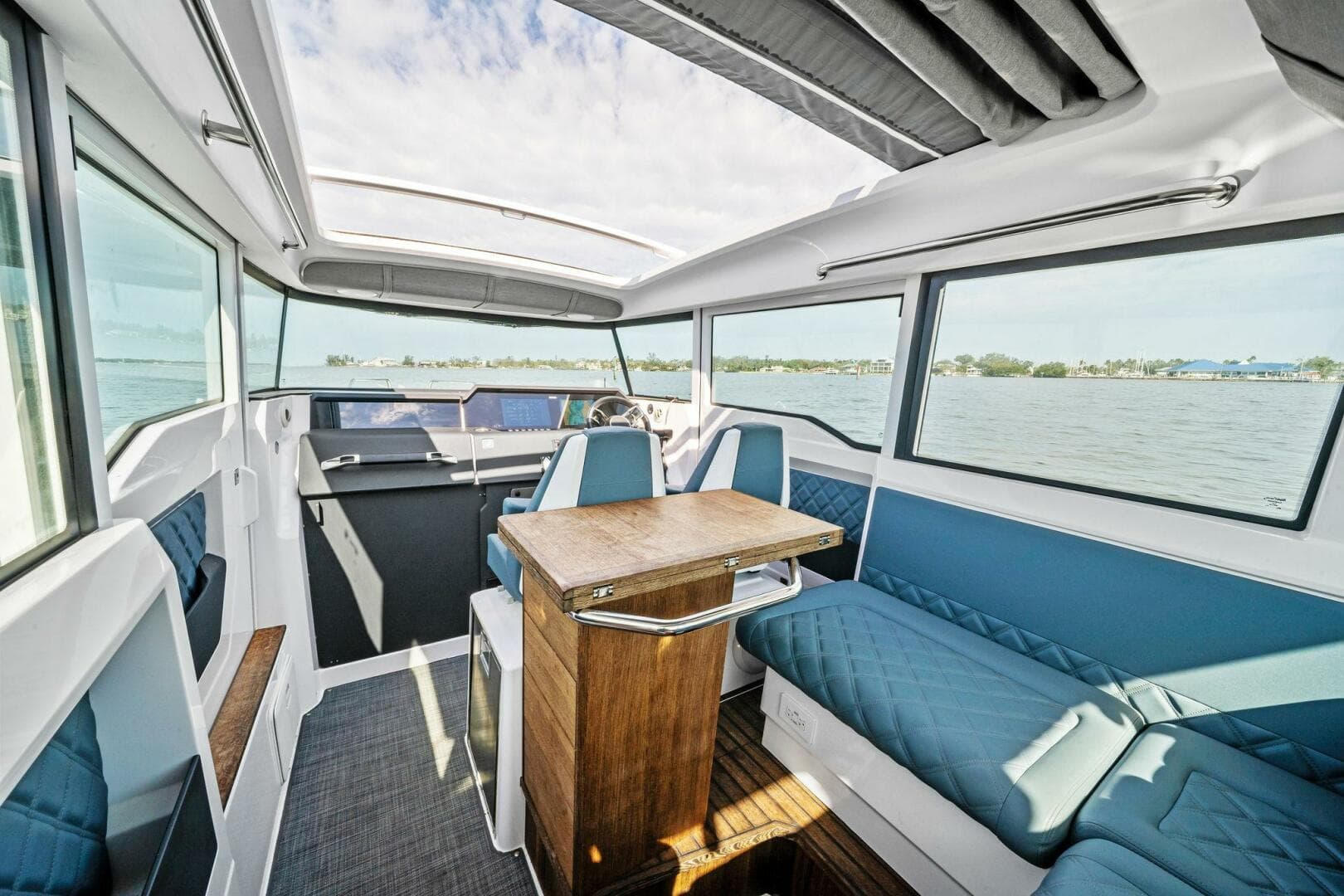 2022 Axopar 37 XC Cross Cabin — photo 18