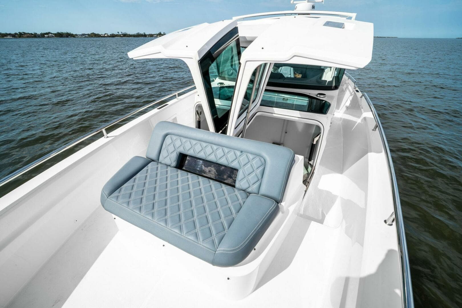2022 Axopar 37 XC Cross Cabin — photo 33