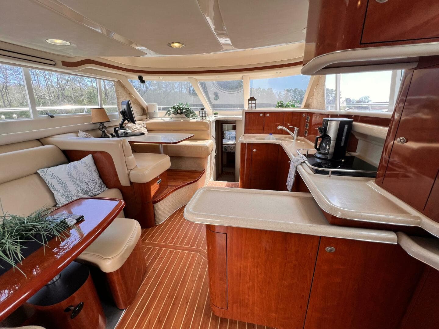 2004 Sea Ray 480 Sedan Bridge — photo 30