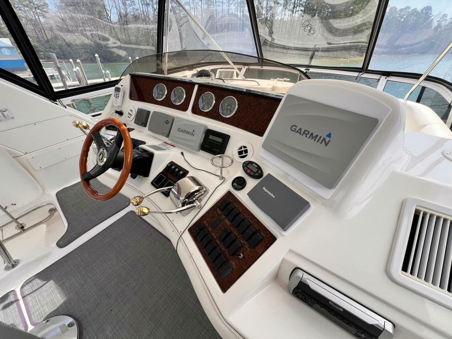 2004 Sea Ray 480 Sedan Bridge — photo 36