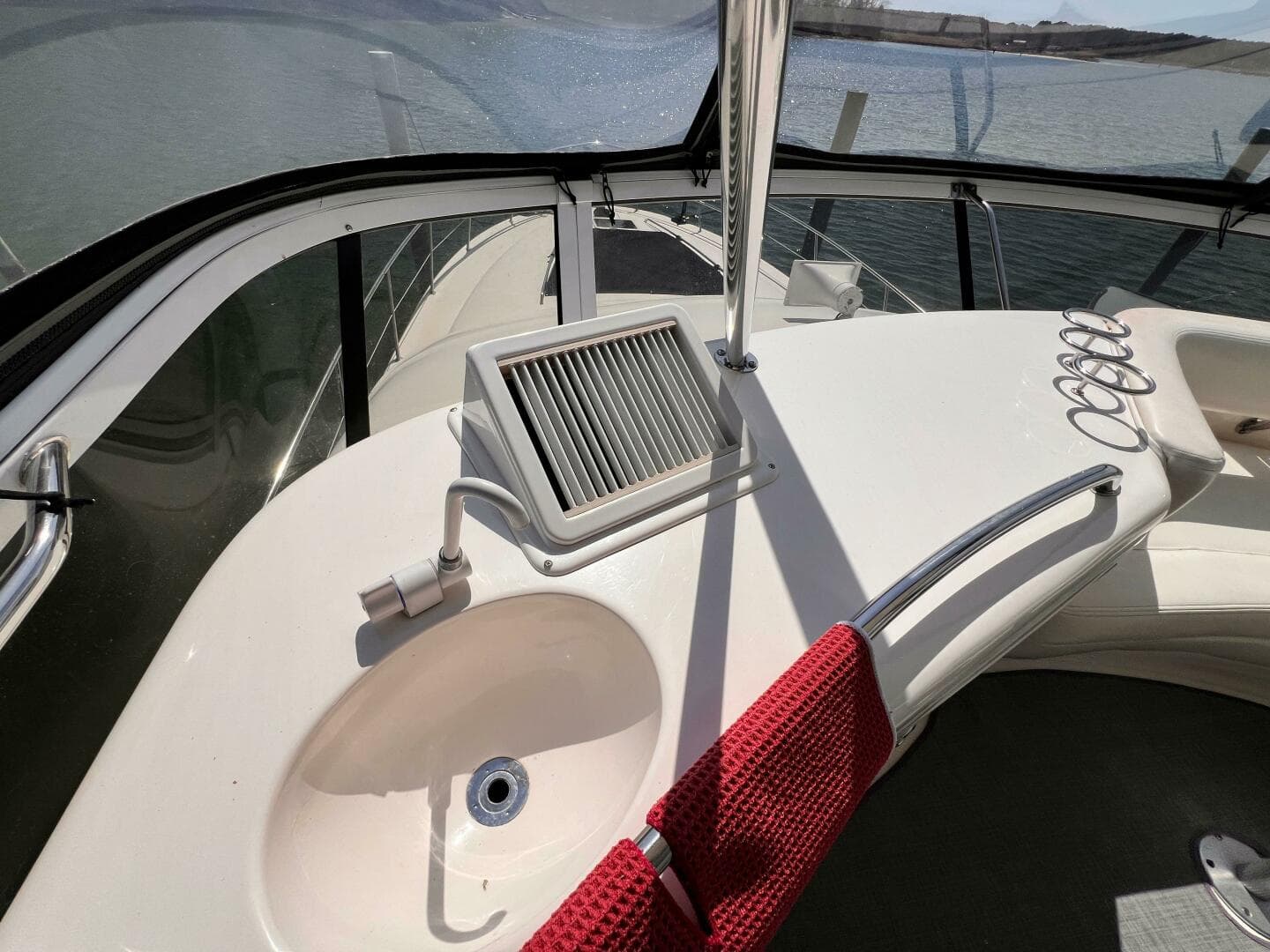 2004 Sea Ray 480 Sedan Bridge — photo 11