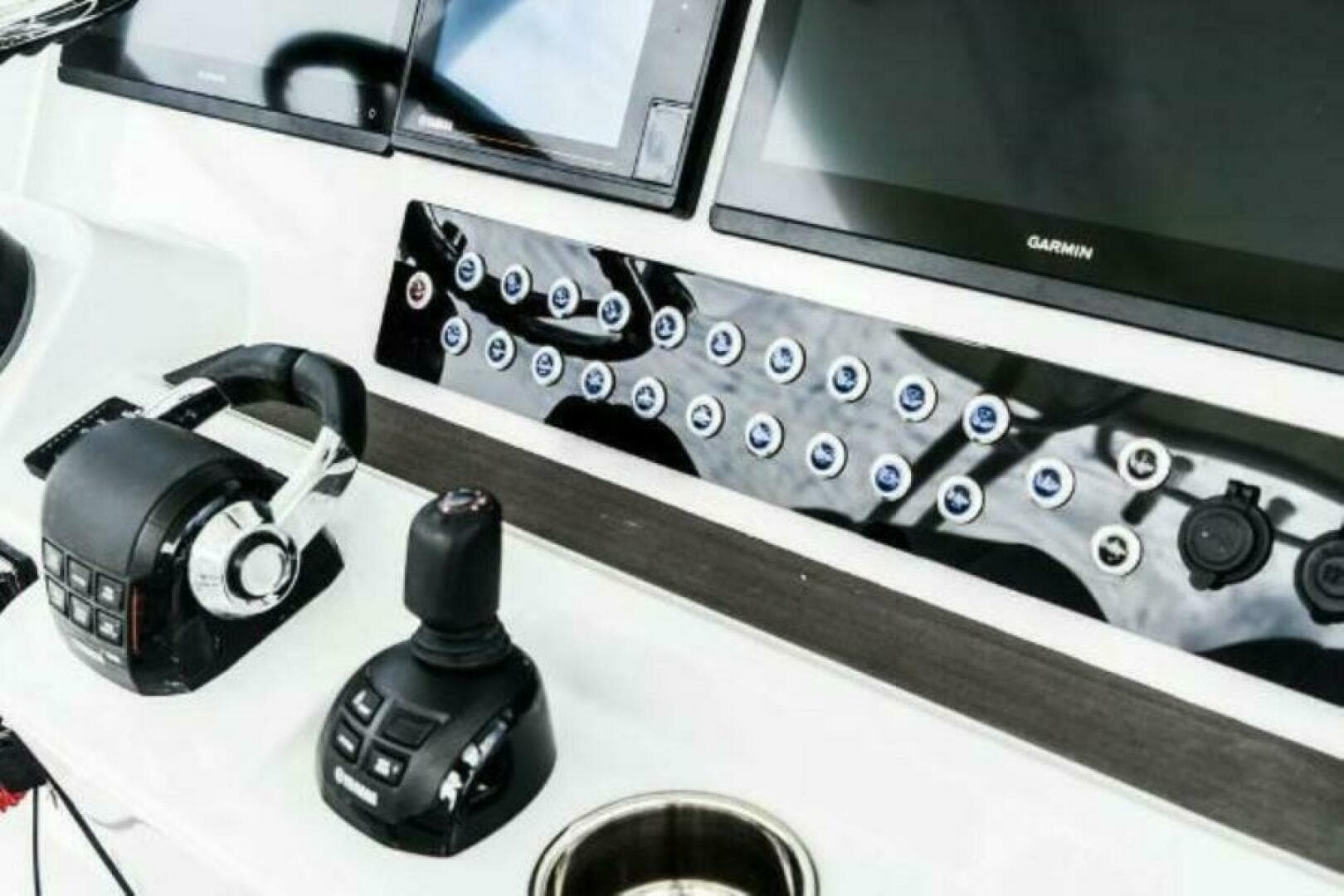 2025 Edgewater 340 CC — photo 10