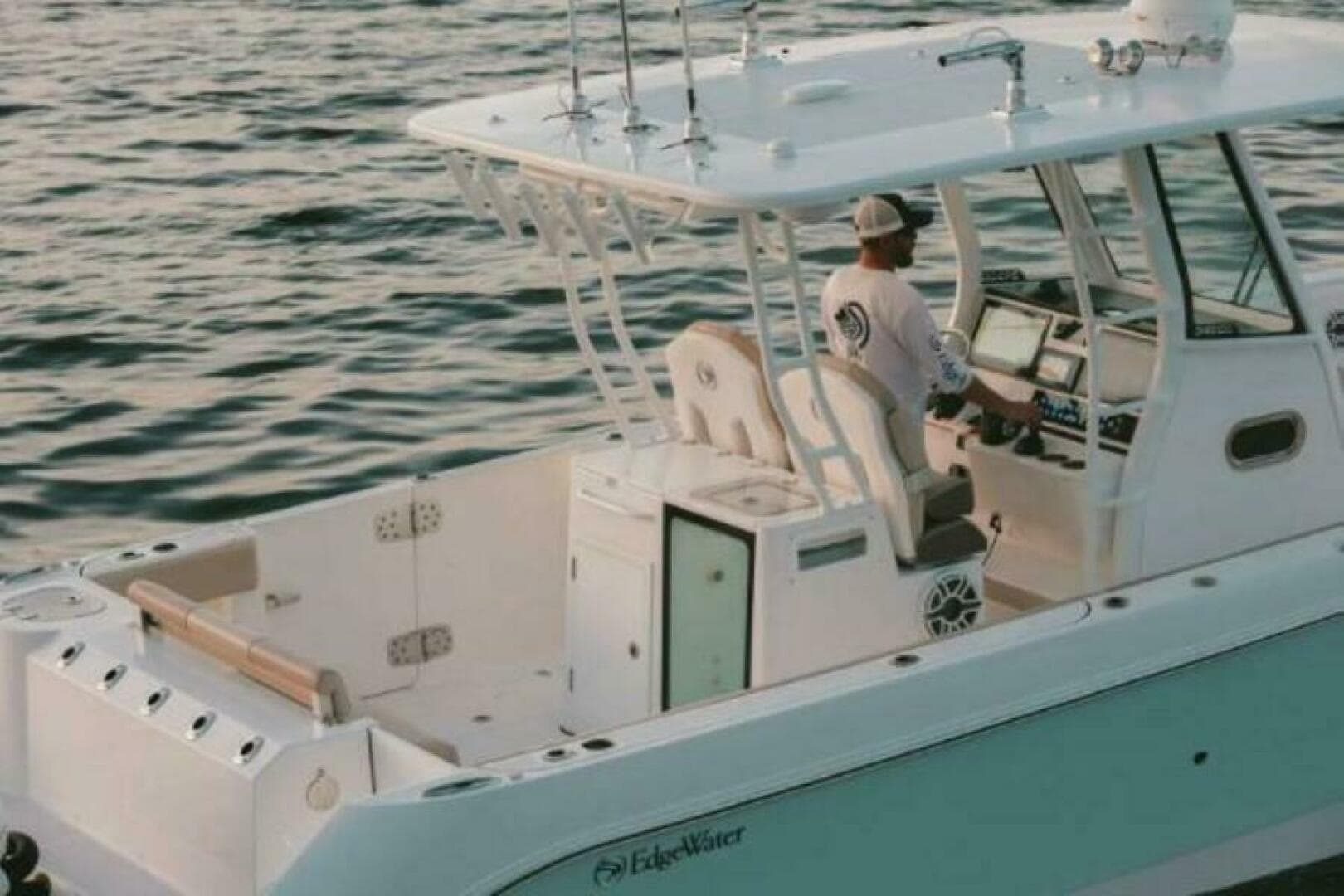 2025 Edgewater 340 CC — photo 3