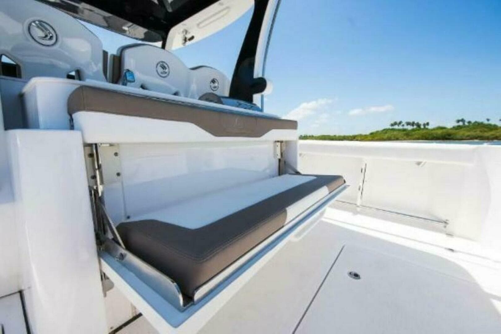 2025 Edgewater 370 CC — photo 8