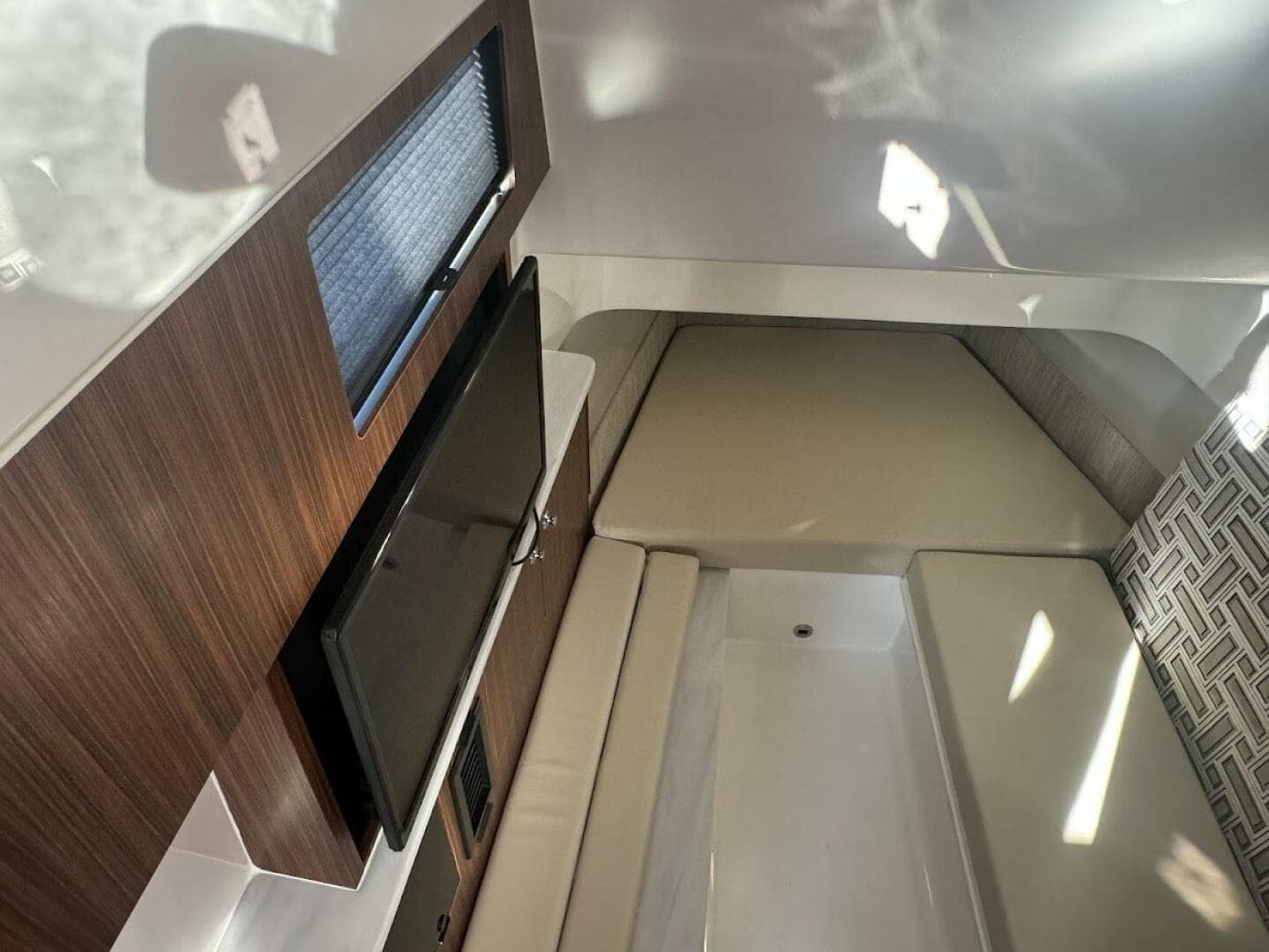 2024 Pursuit S358 — photo 18