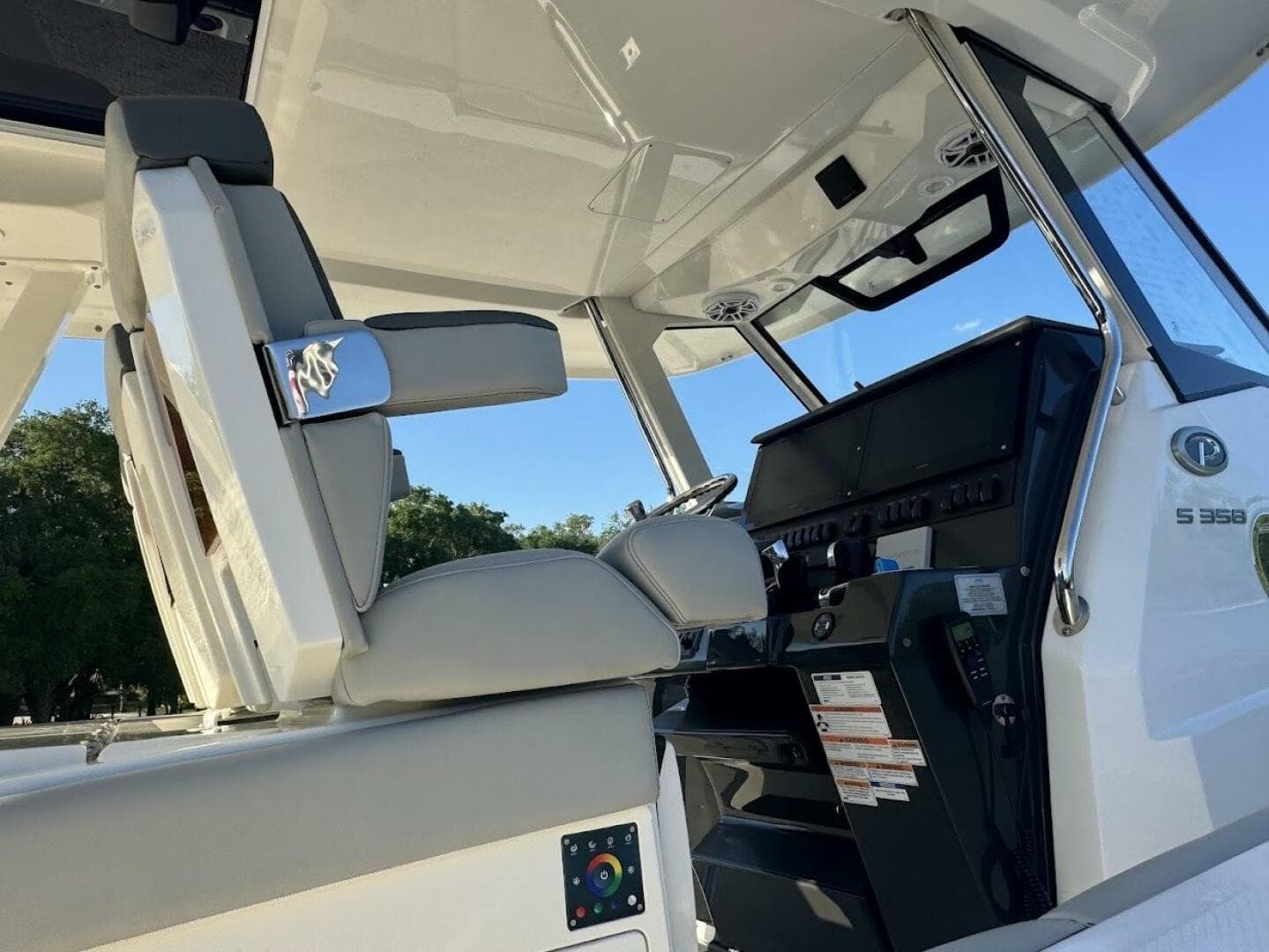 2024 Pursuit S358 — photo 10