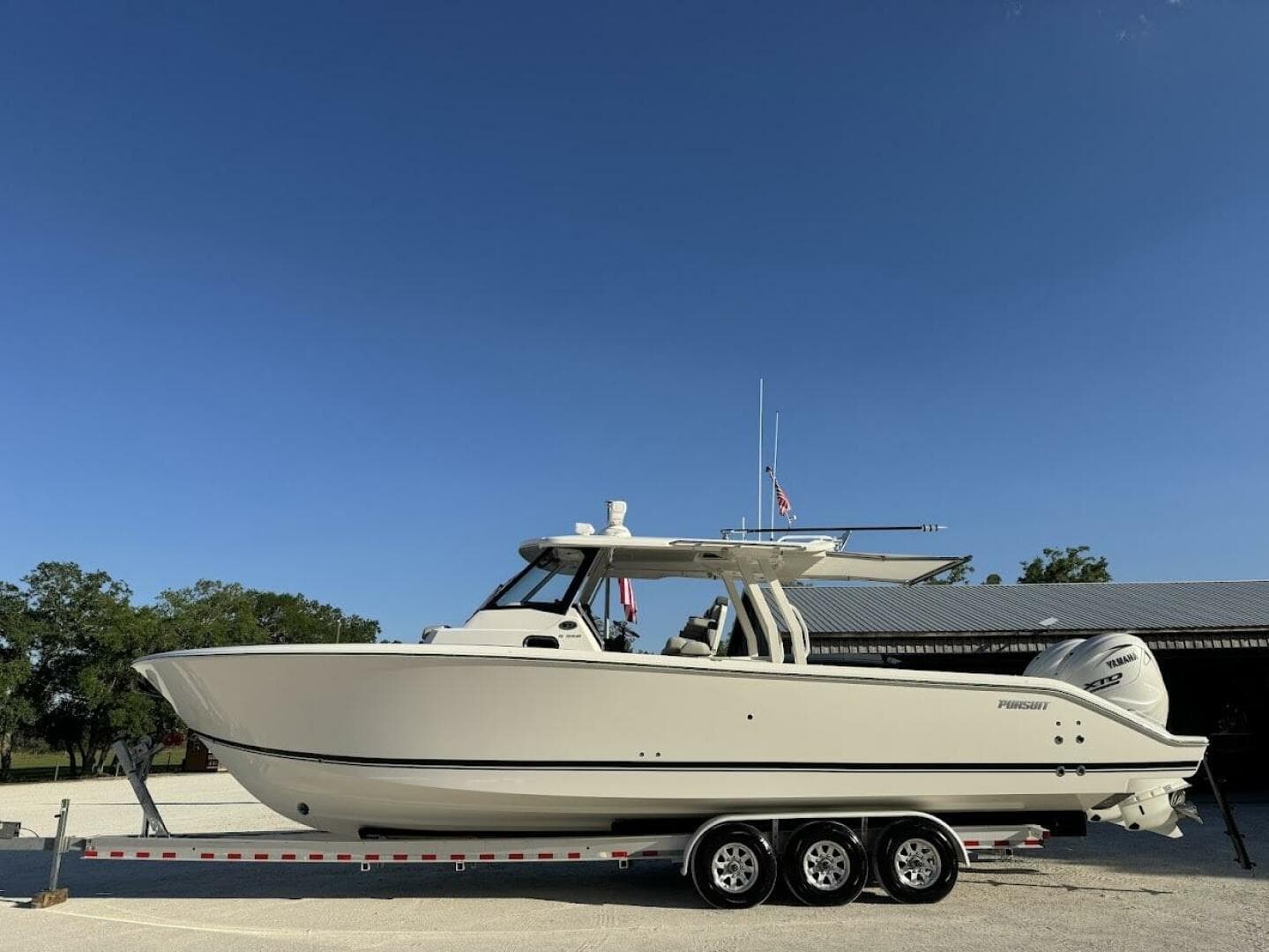 2024 Pursuit S358 — photo 2