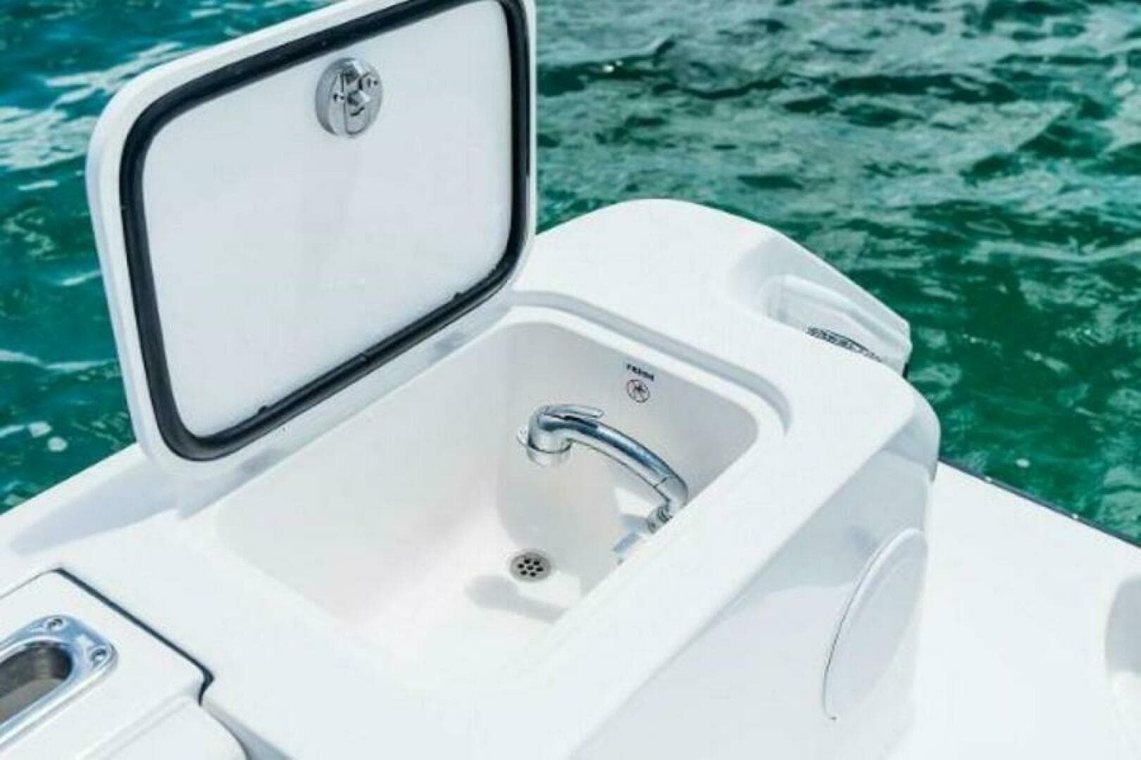 2025 Edgewater 325 CC — photo 10