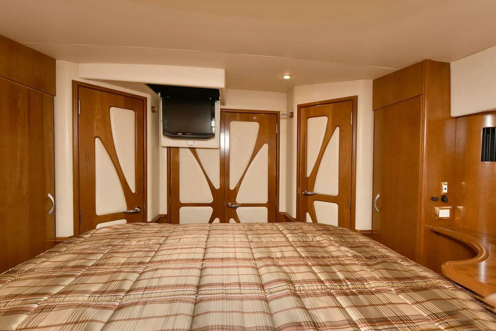 2009 Silverton 52 Ovation — photo 16