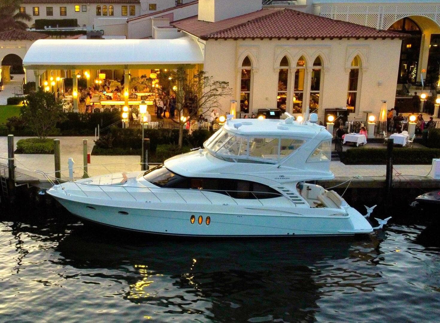 2009 Silverton 52 Ovation — photo 2