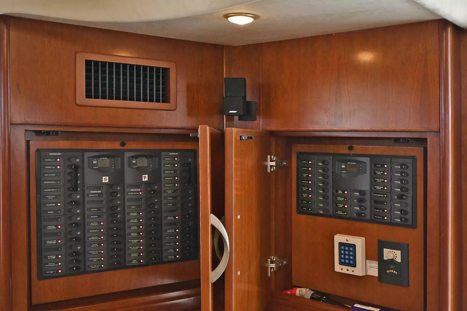 2009 Silverton 52 Ovation — photo 10