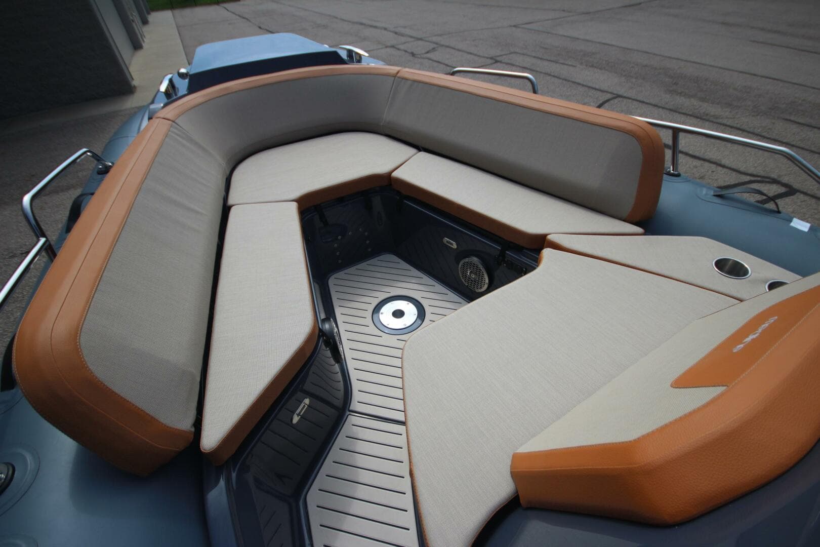 2024 Zodiac Medline 9 Neo — photo 27