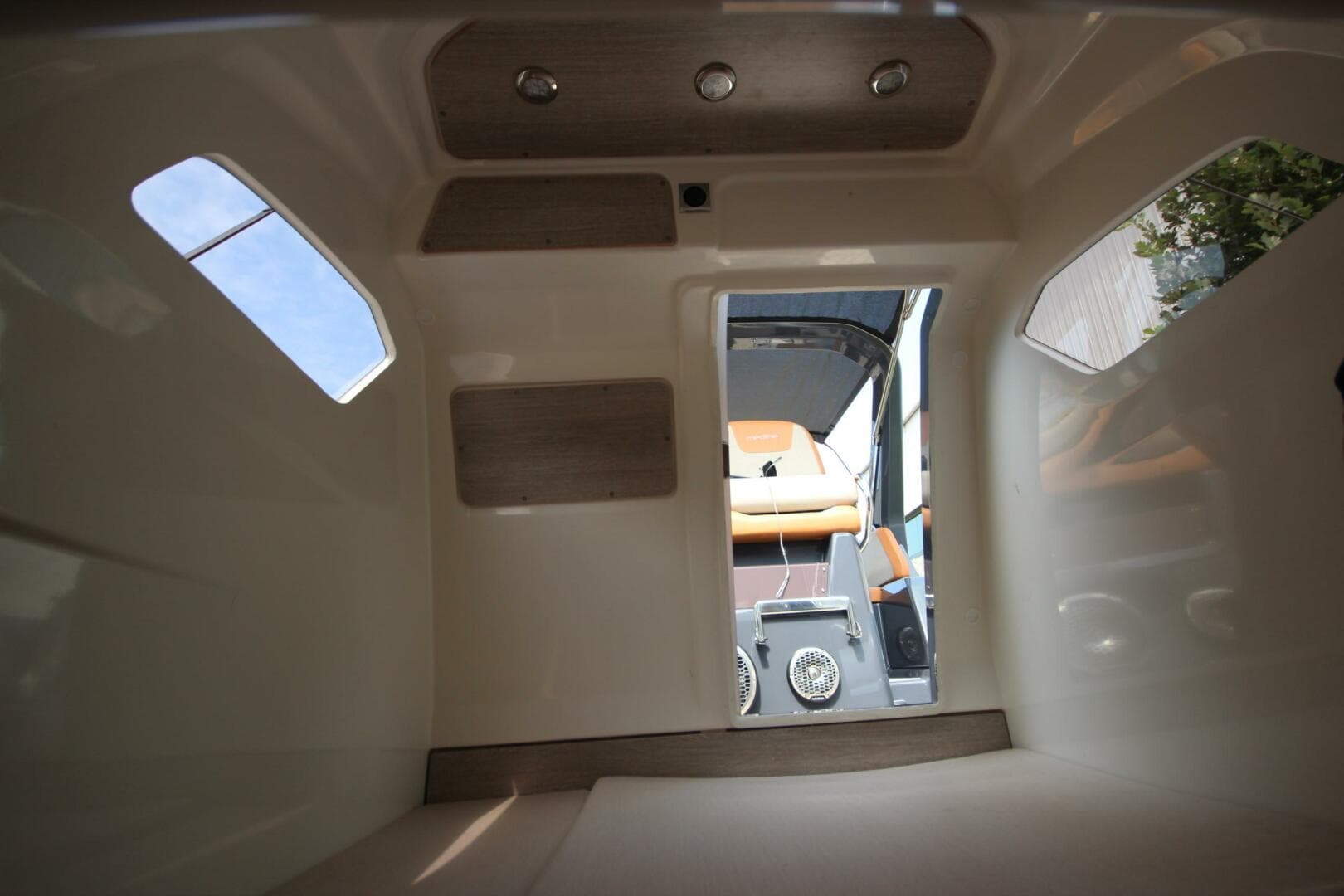 2024 Zodiac Medline 9 Neo — photo 35