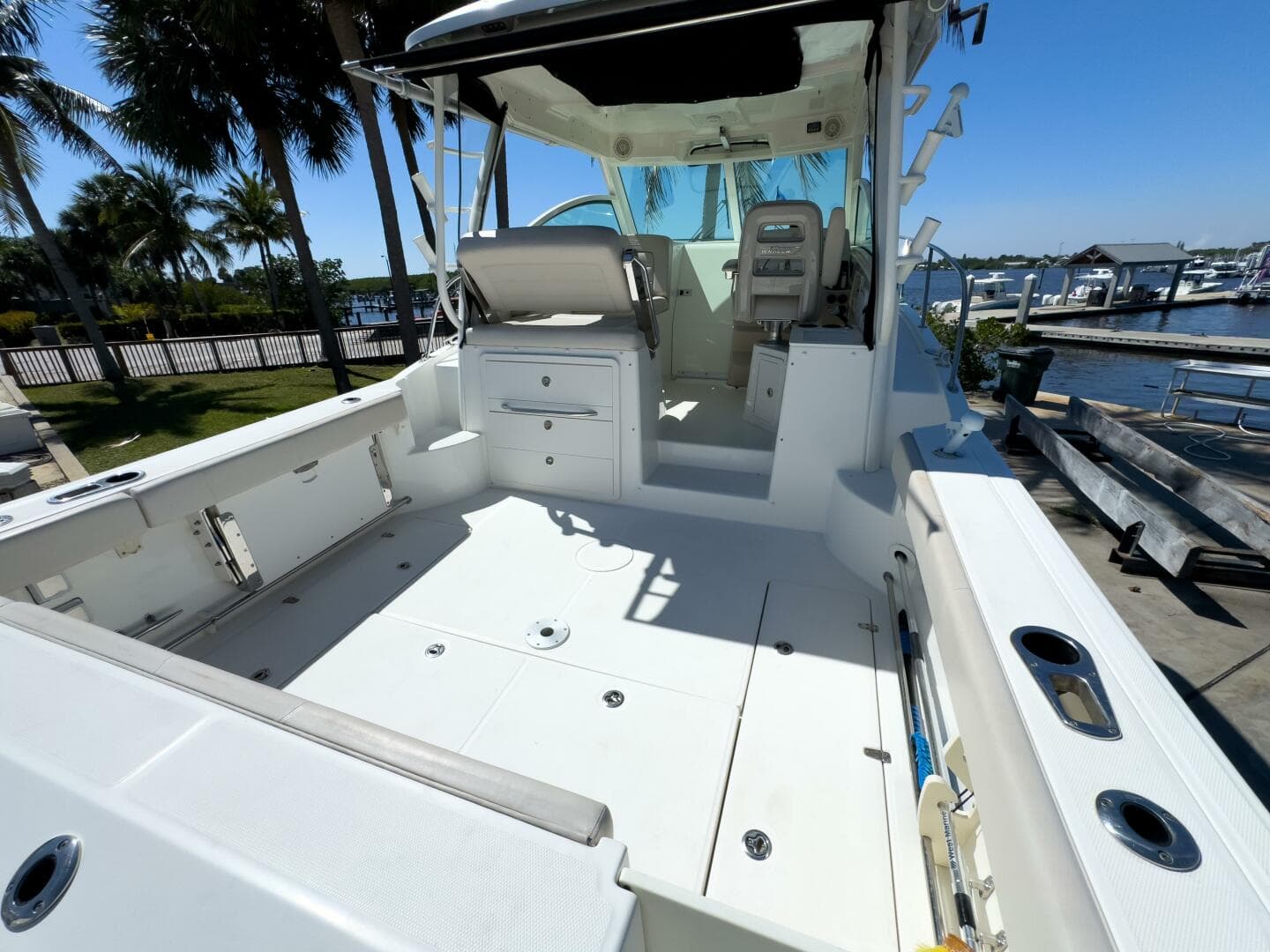2018 Boston Whaler 315 Conquest — photo 10