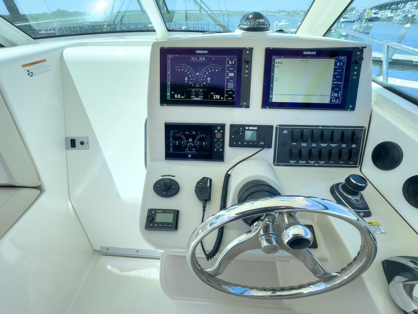 2018 Boston Whaler 315 Conquest — photo 23