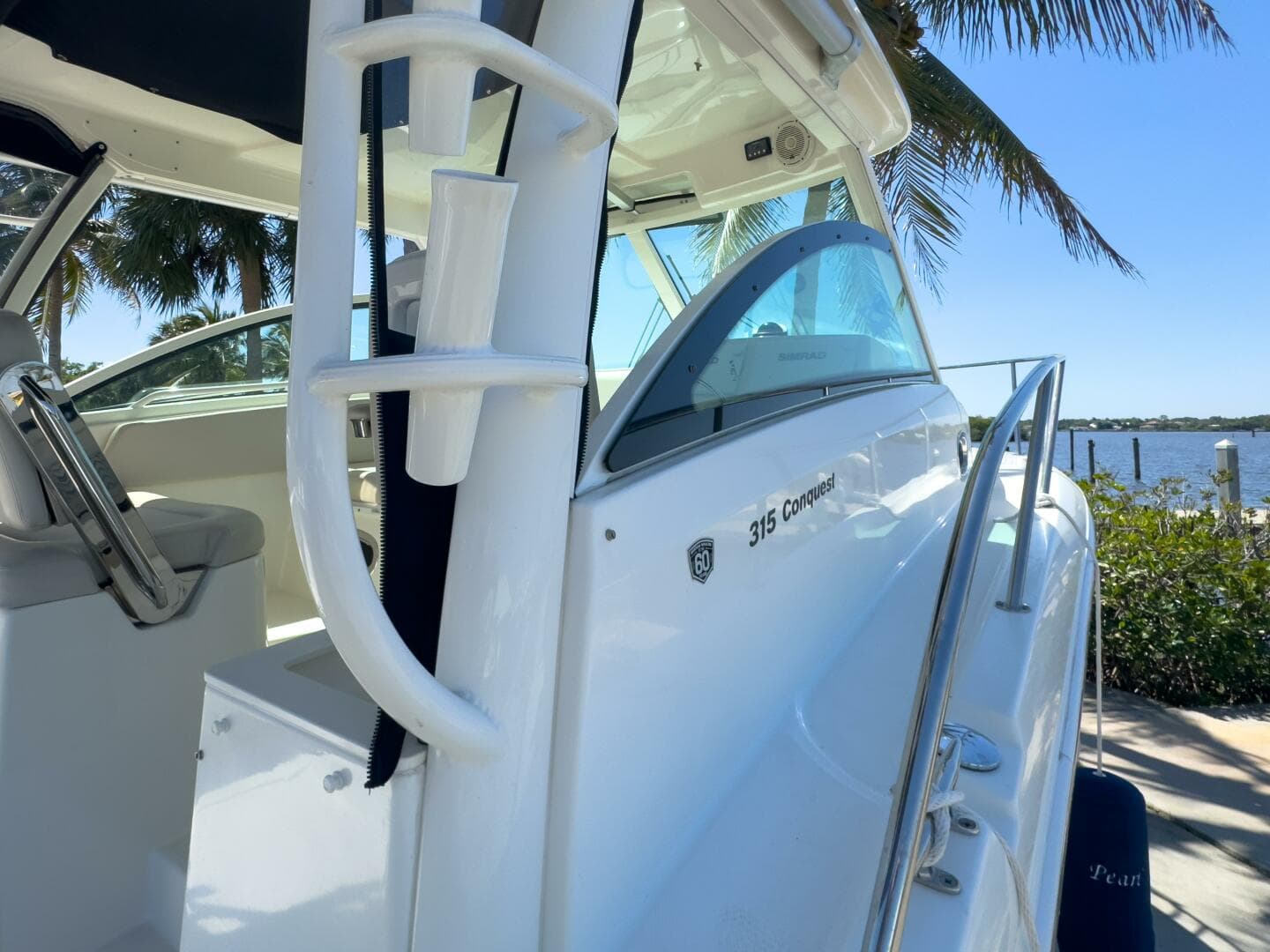 2018 Boston Whaler 315 Conquest — photo 32
