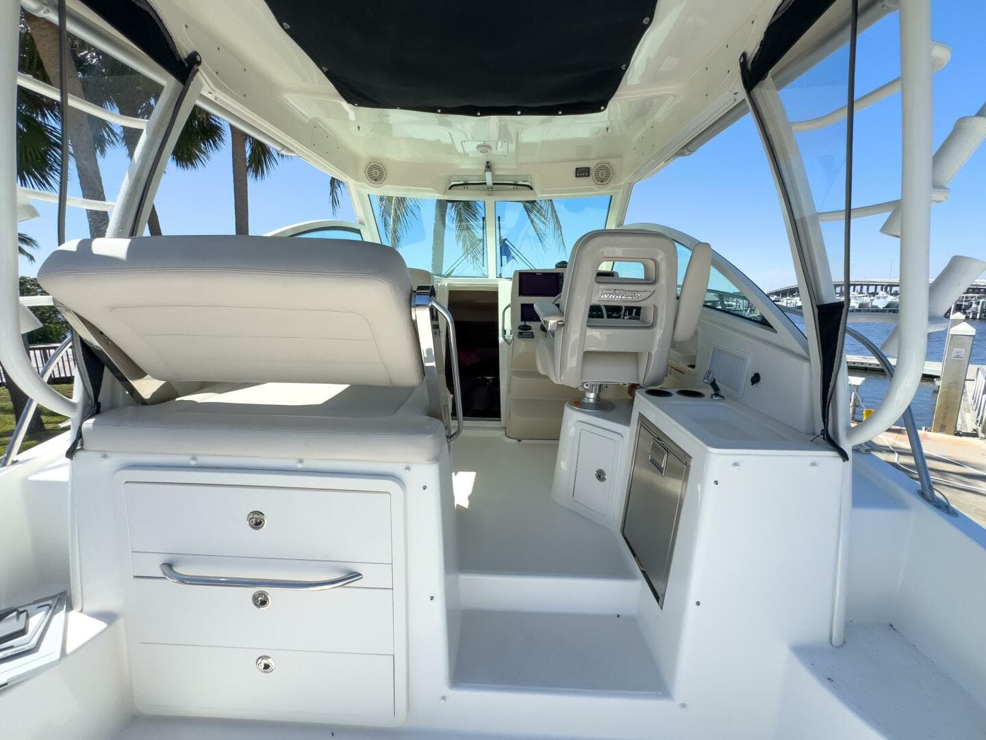 2018 Boston Whaler 315 Conquest — photo 18