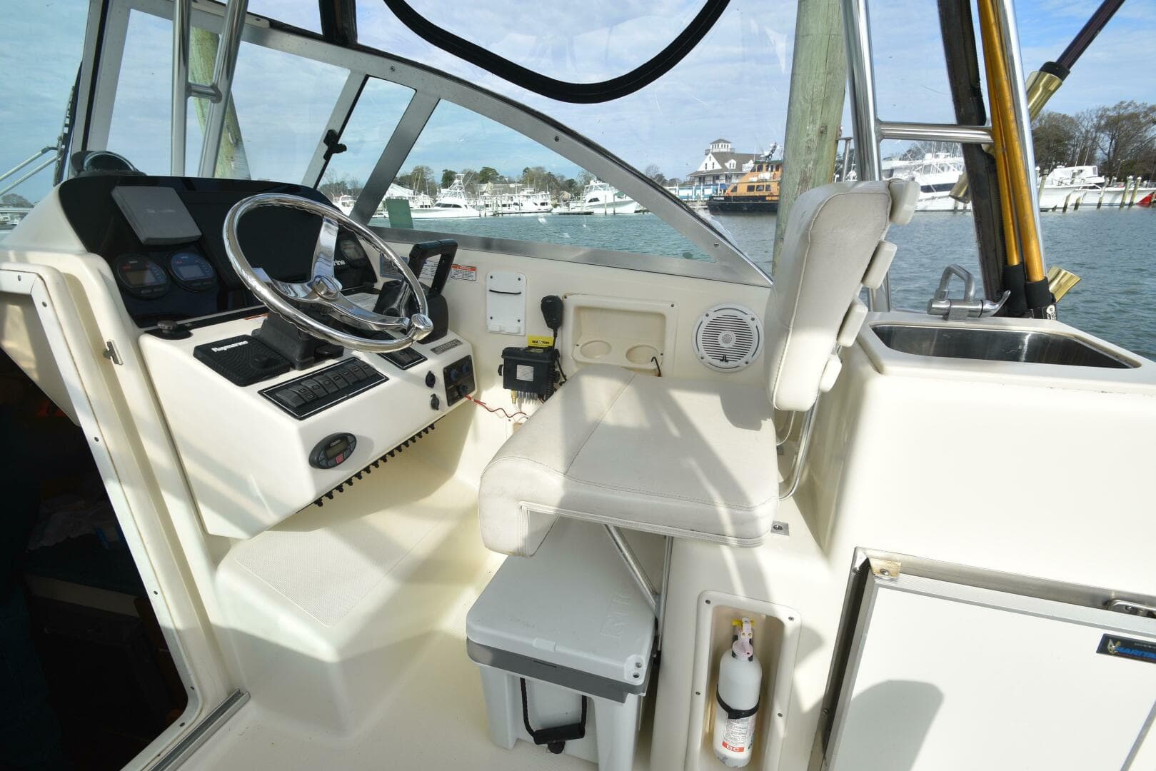 2005 Pursuit 3070 Offshore Express — photo 13