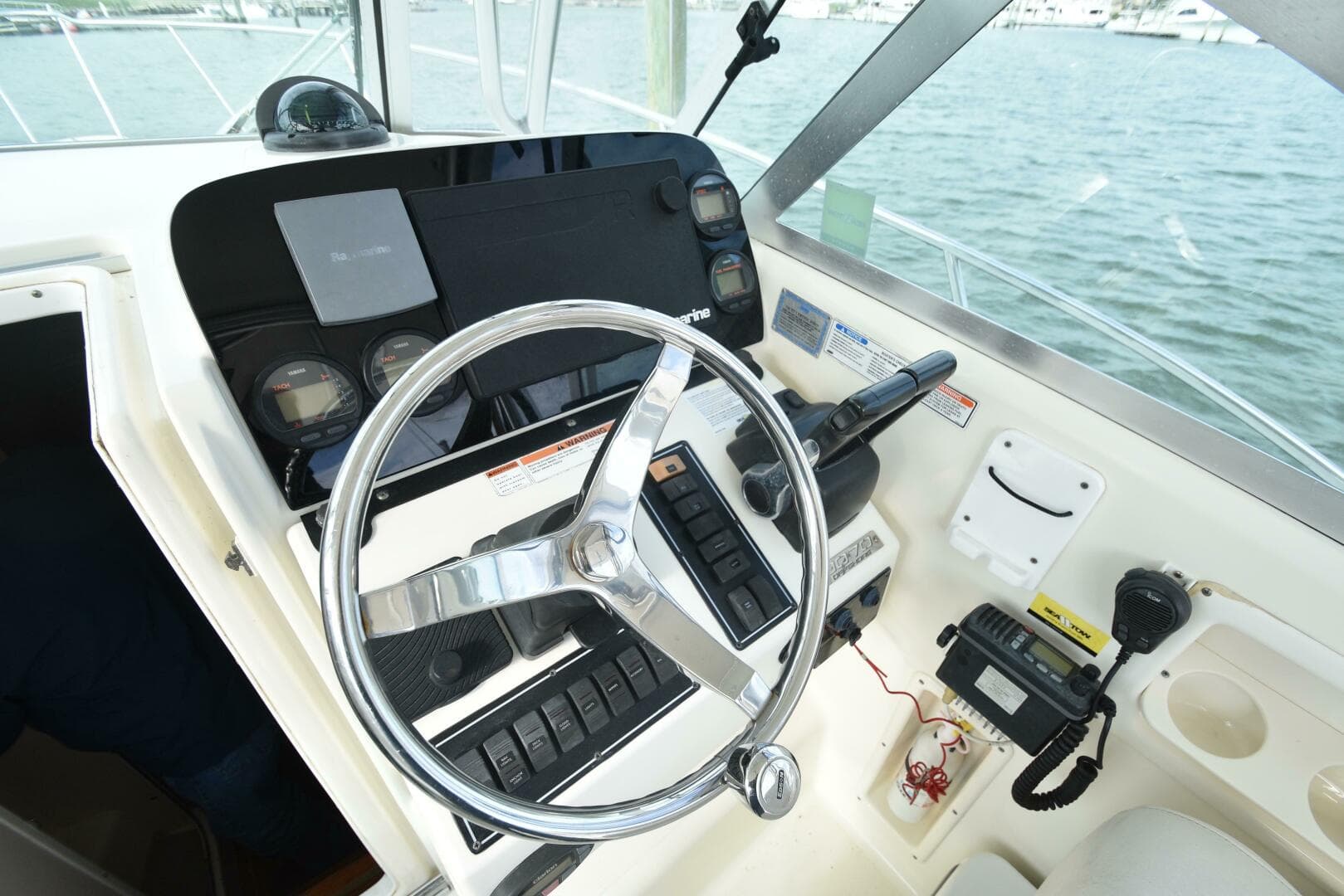 2005 Pursuit 3070 Offshore Express — photo 17