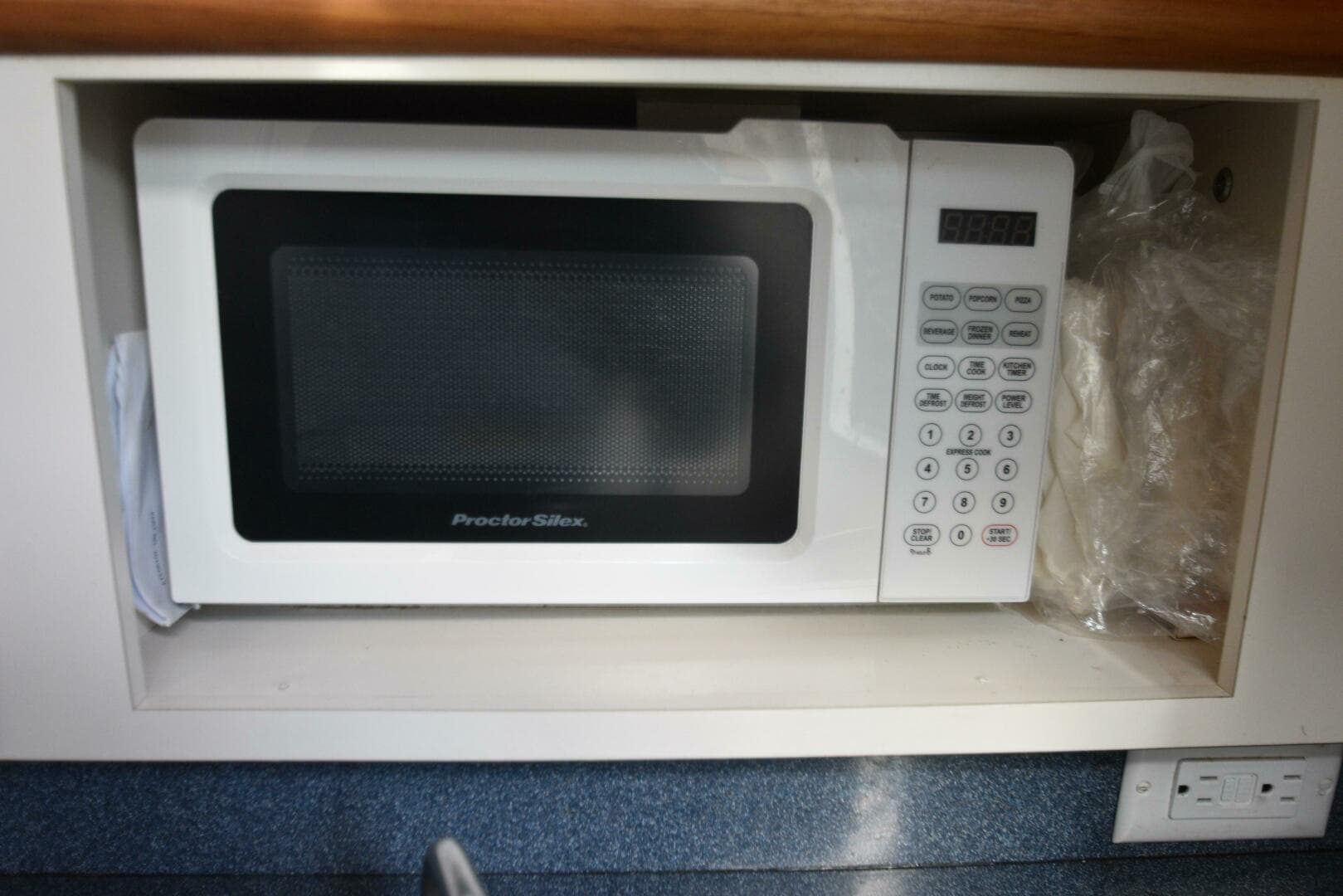 2005 Pursuit 3070 Offshore Express — photo 30