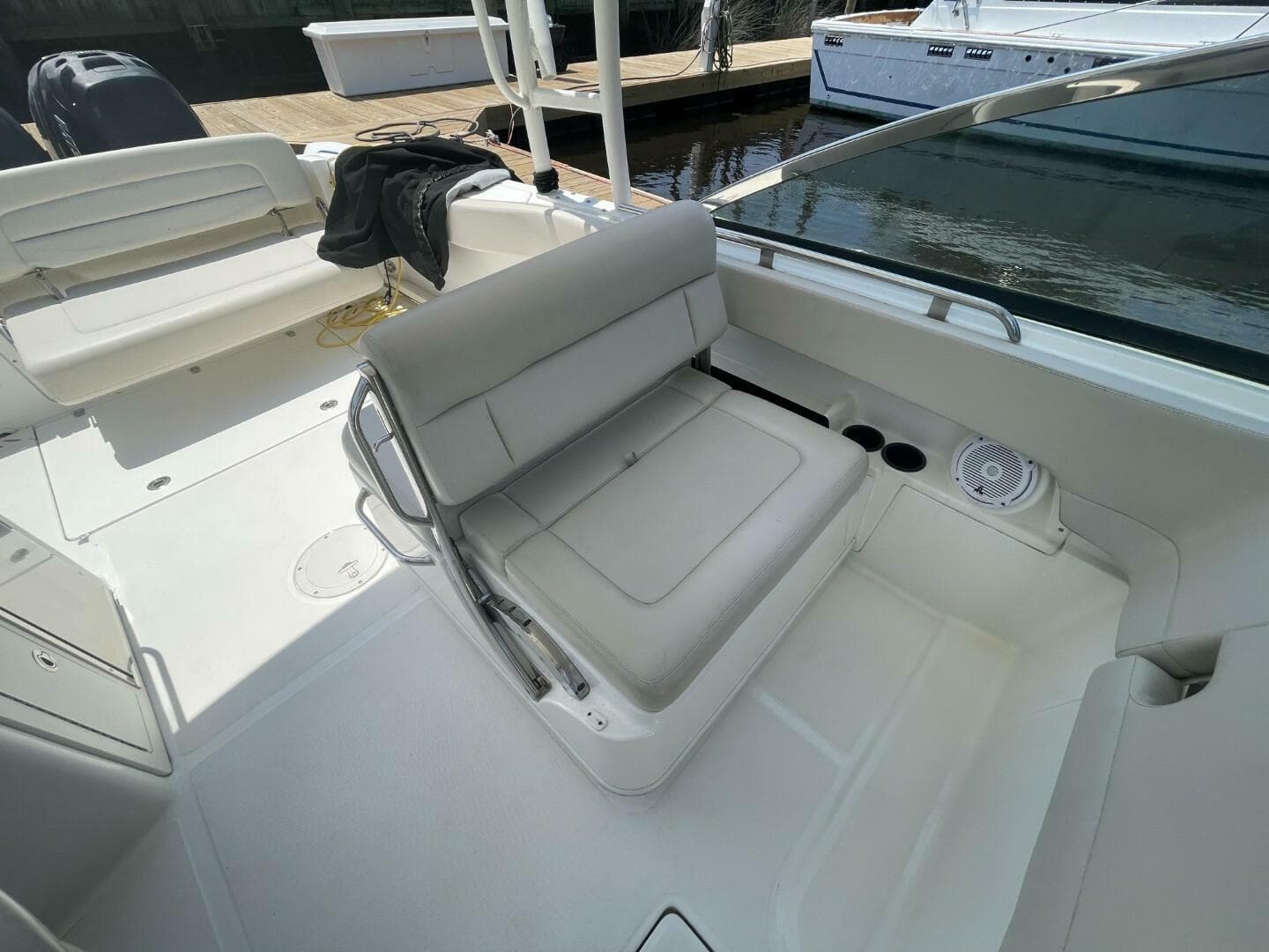 2016 Boston Whaler 270 Vantage — photo 22