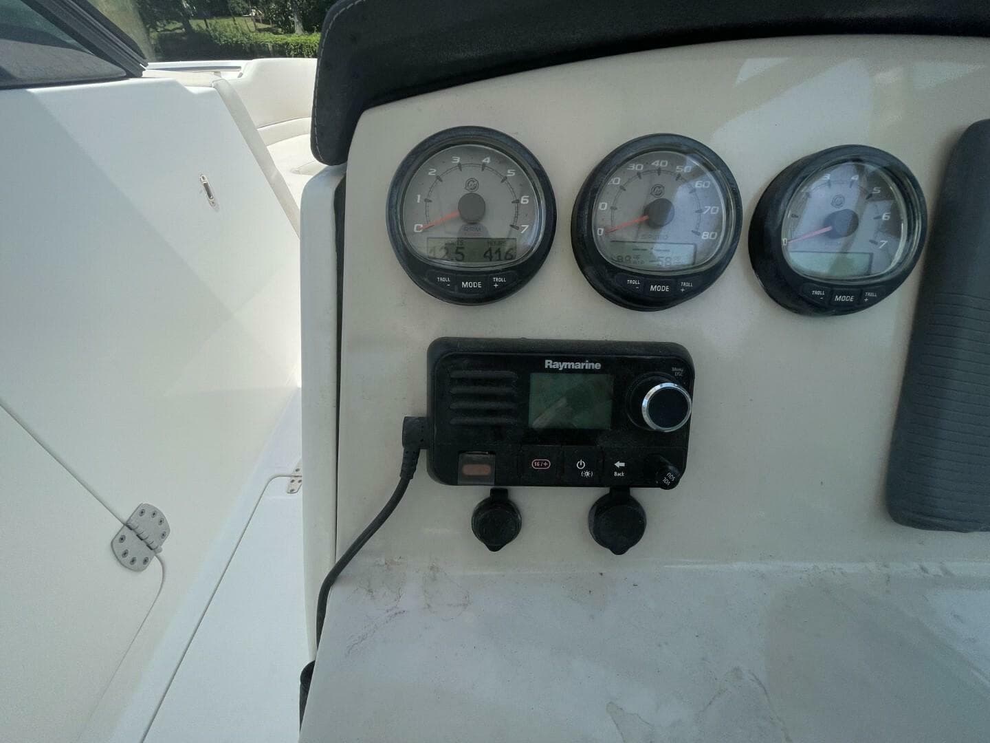 2016 Boston Whaler 270 Vantage — photo 33