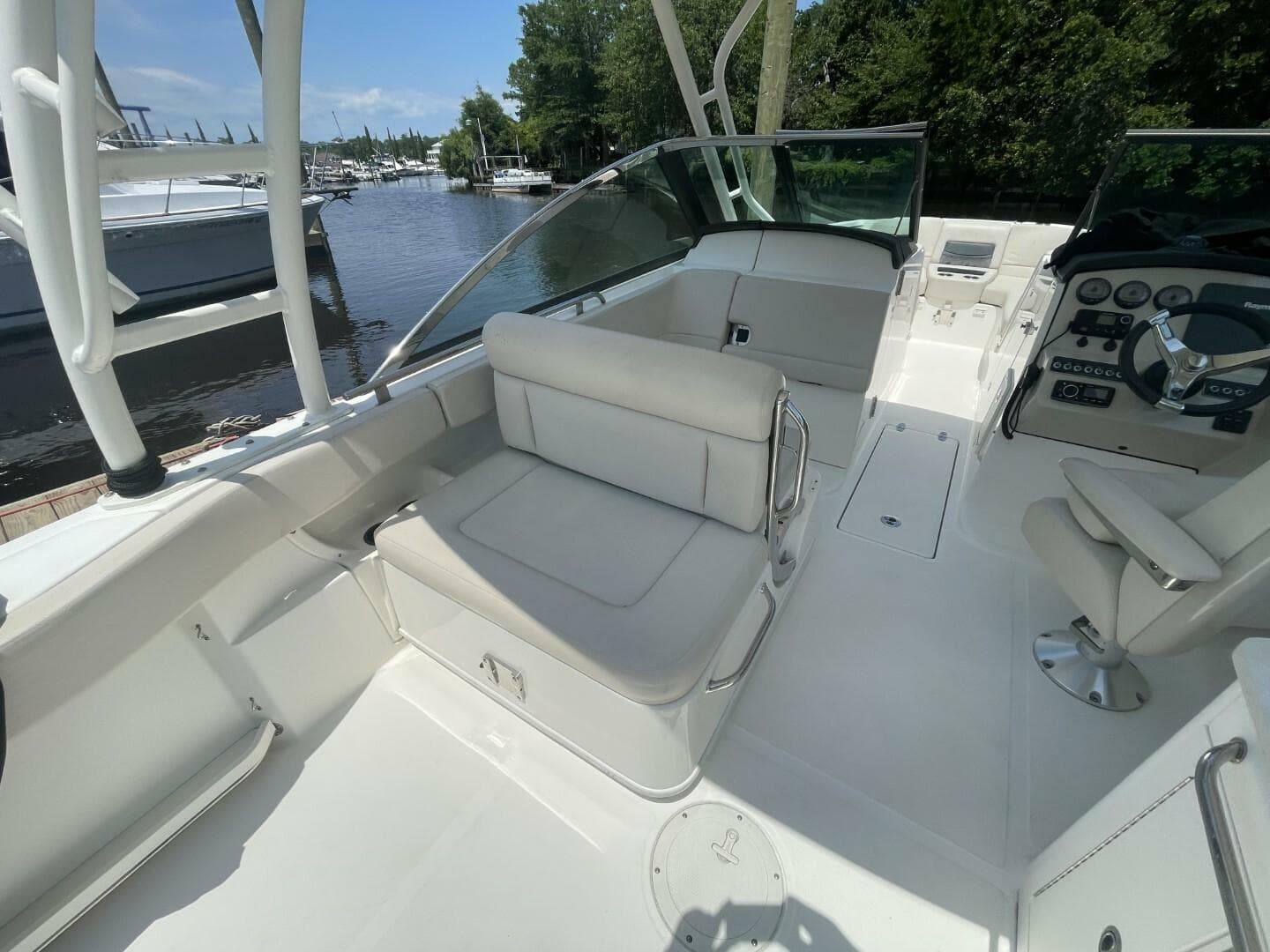 2016 Boston Whaler 270 Vantage — photo 23