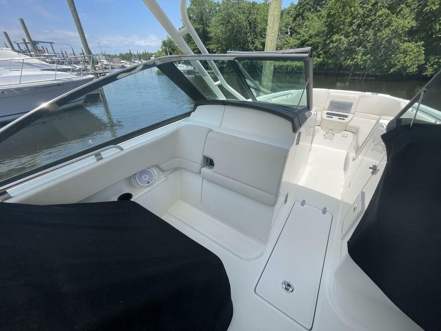 2016 Boston Whaler 270 Vantage — photo 16