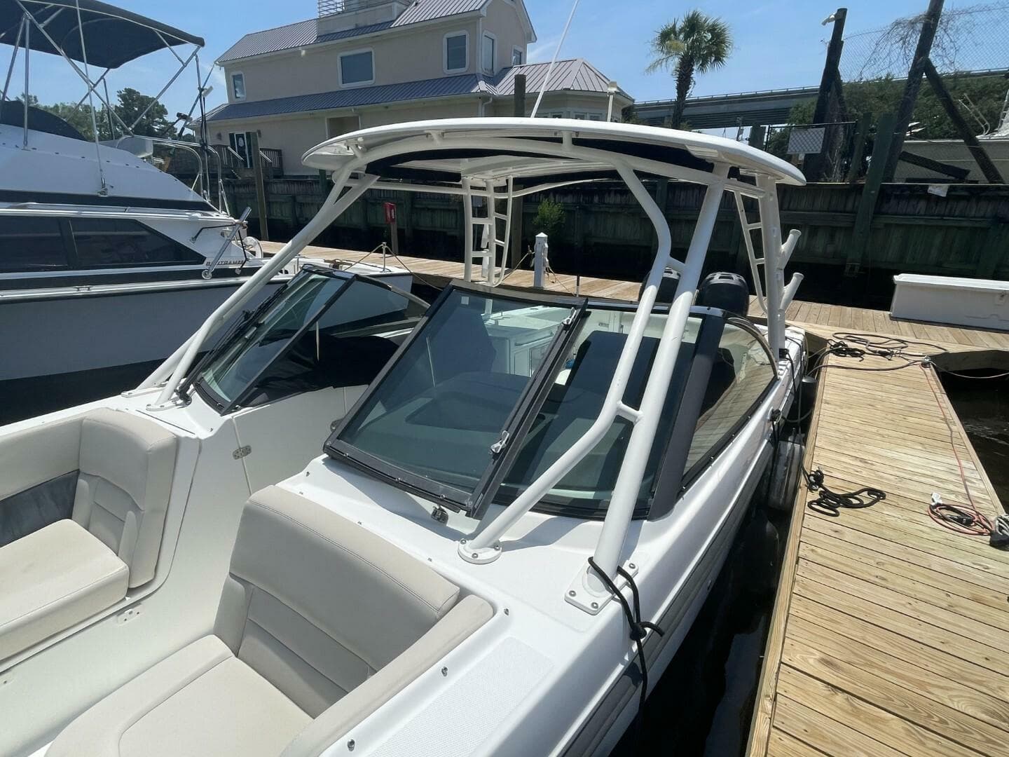 2016 Boston Whaler 270 Vantage — photo 9