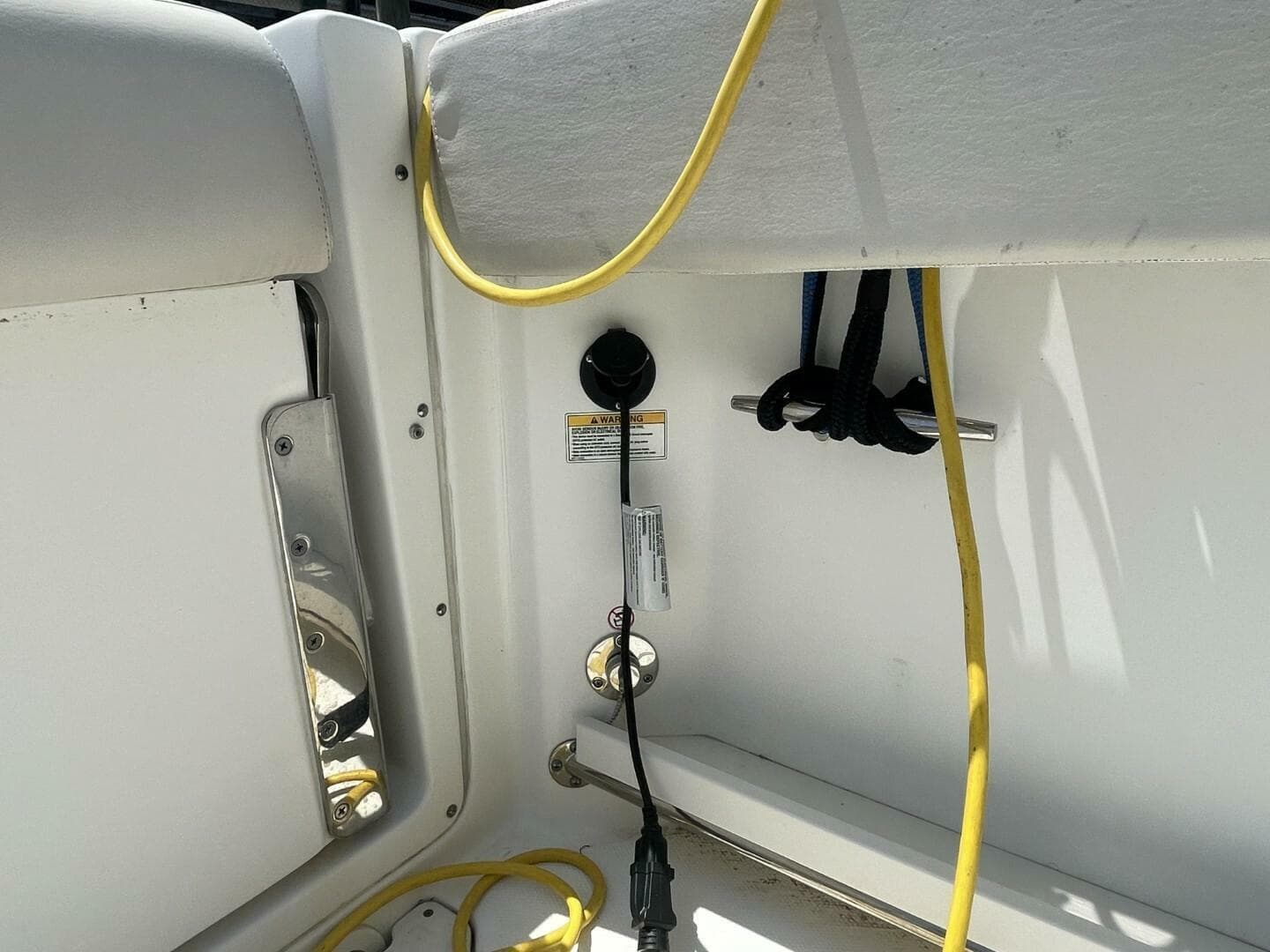 2016 Boston Whaler 270 Vantage — photo 14