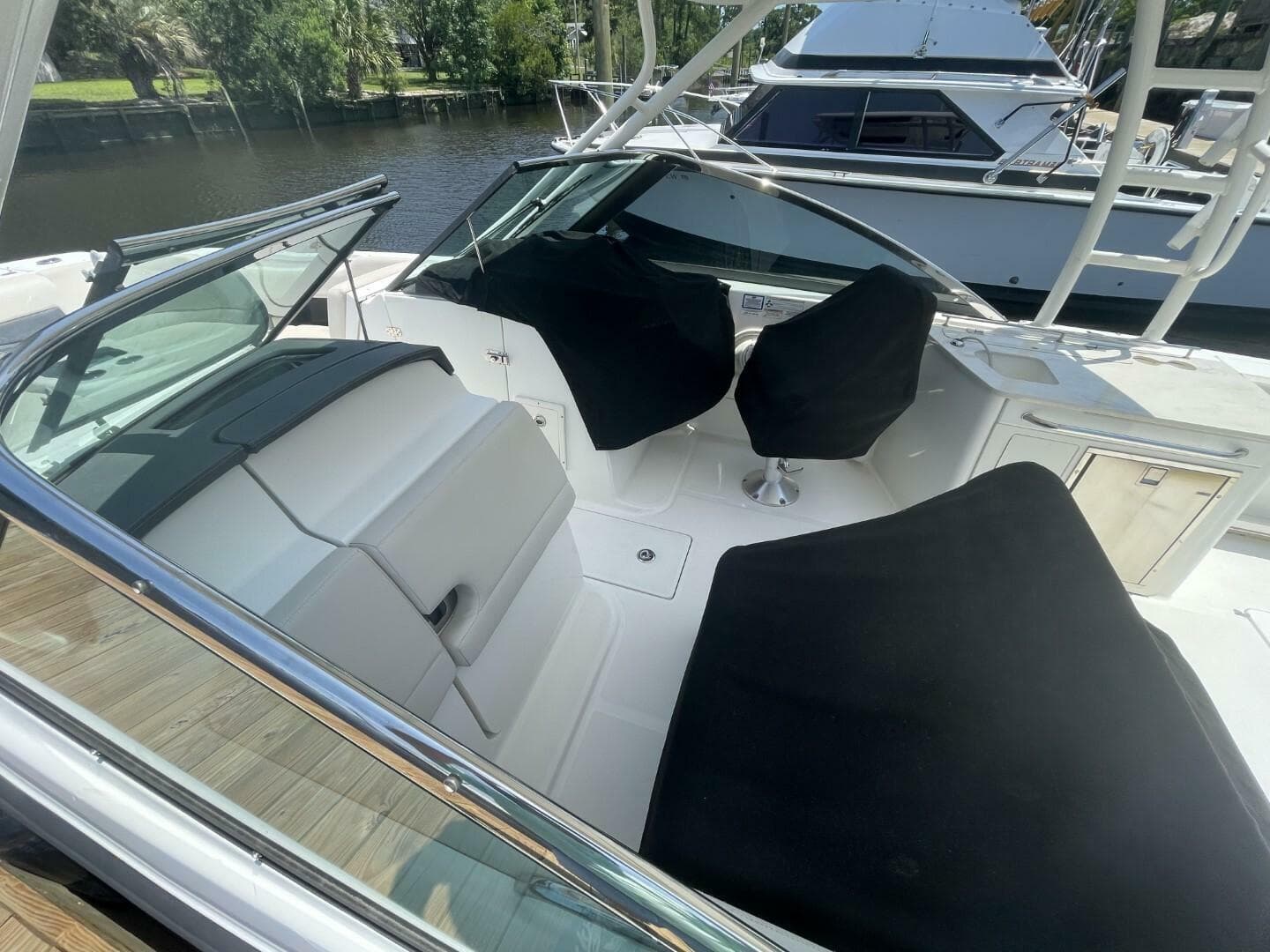 2016 Boston Whaler 270 Vantage — photo 11