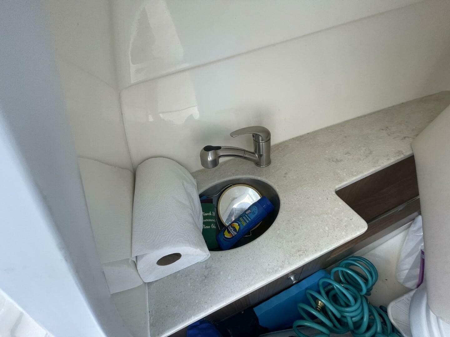 2016 Boston Whaler 270 Vantage — photo 26