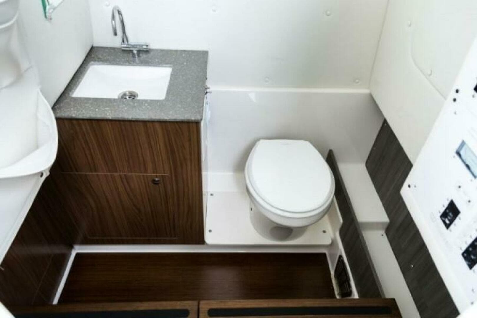 2025 Wellcraft 302 Fisherman — photo 5