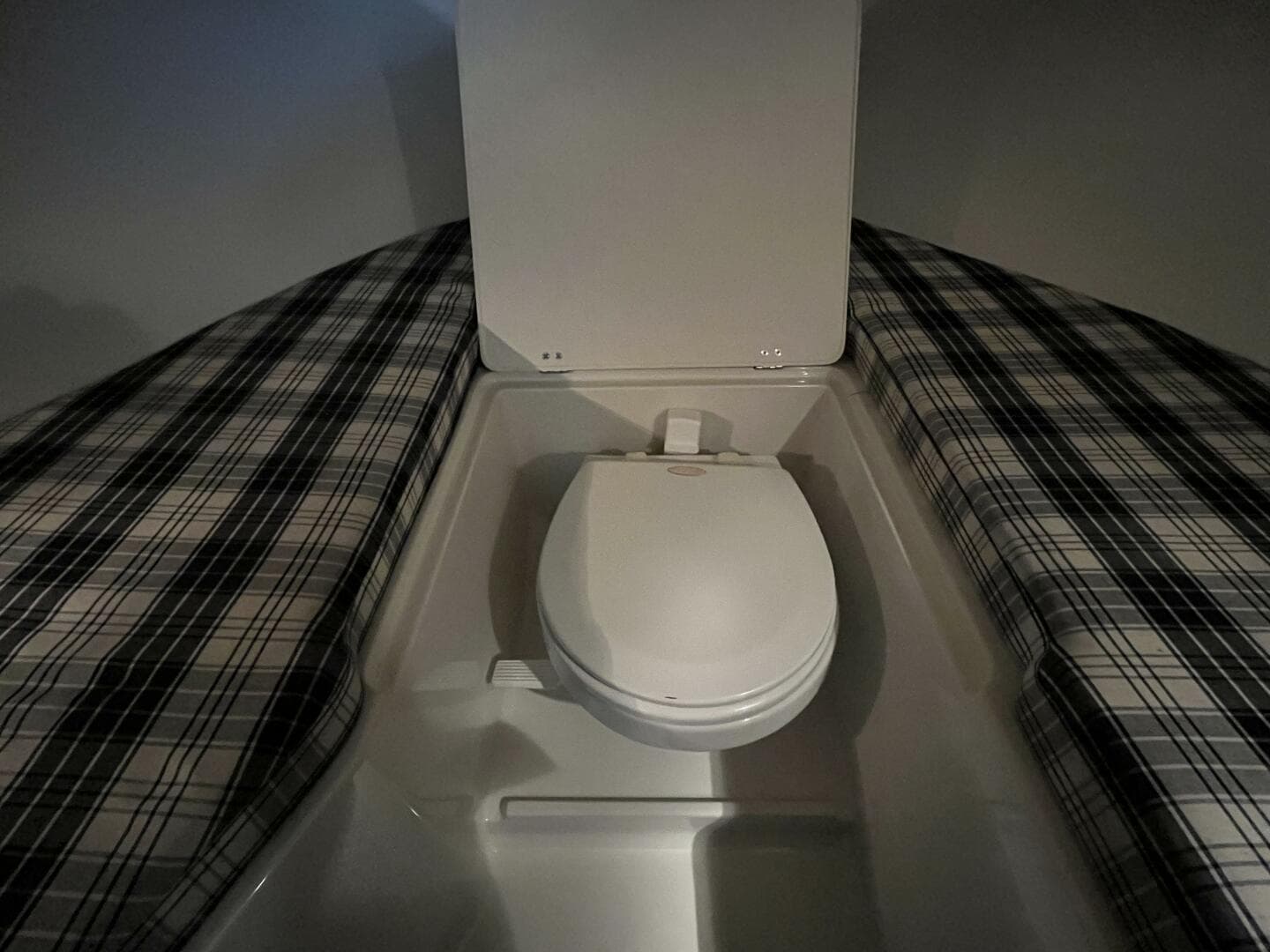 2005 Chris-Craft Corsair 28 — photo 36