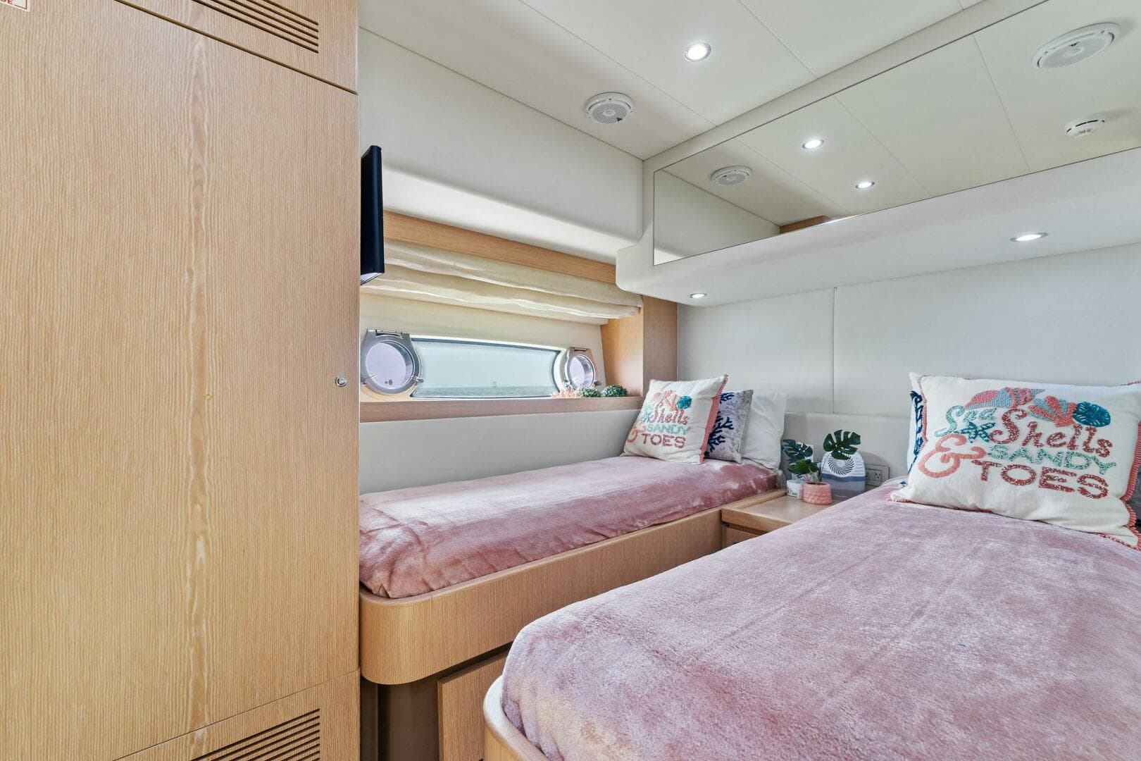 2013 Ferretti Yachts 620 — photo 37