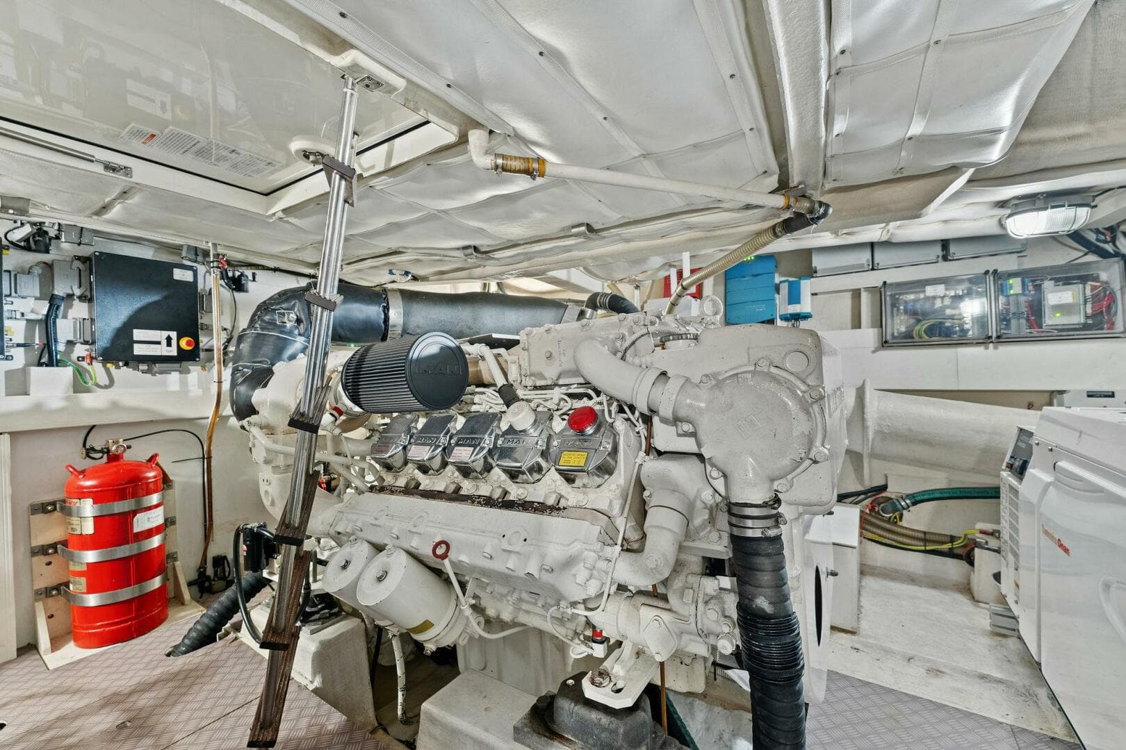 2013 Ferretti Yachts 620 — photo 62