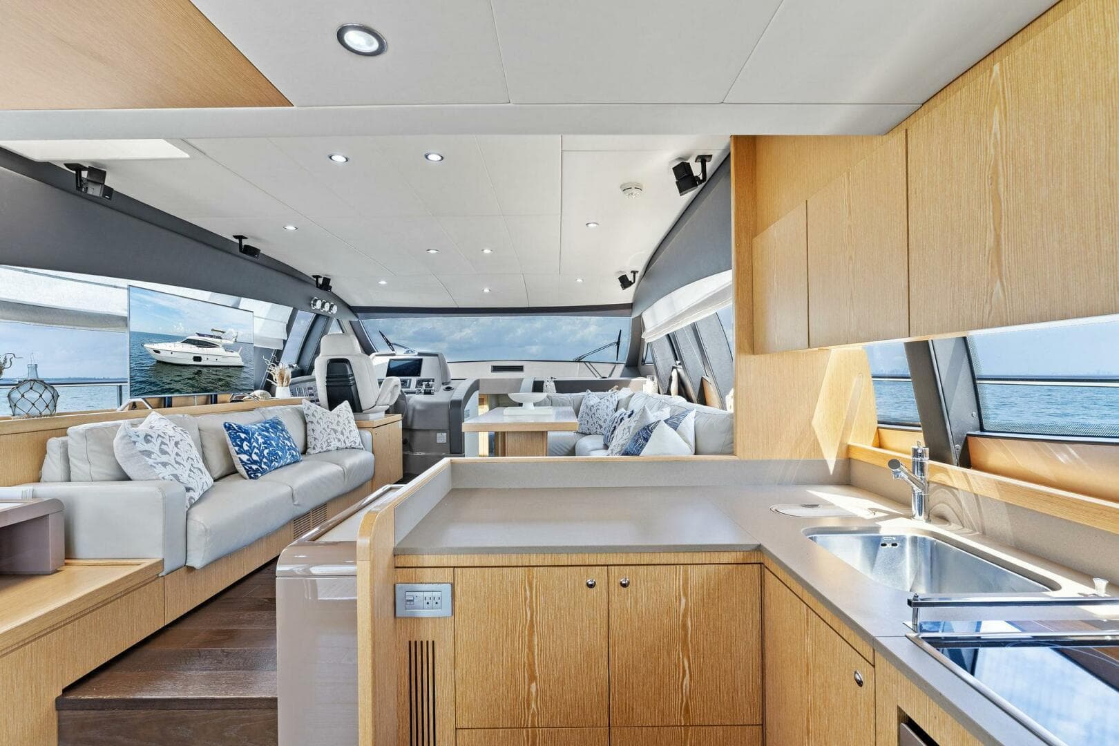 2013 Ferretti Yachts 620 — photo 12