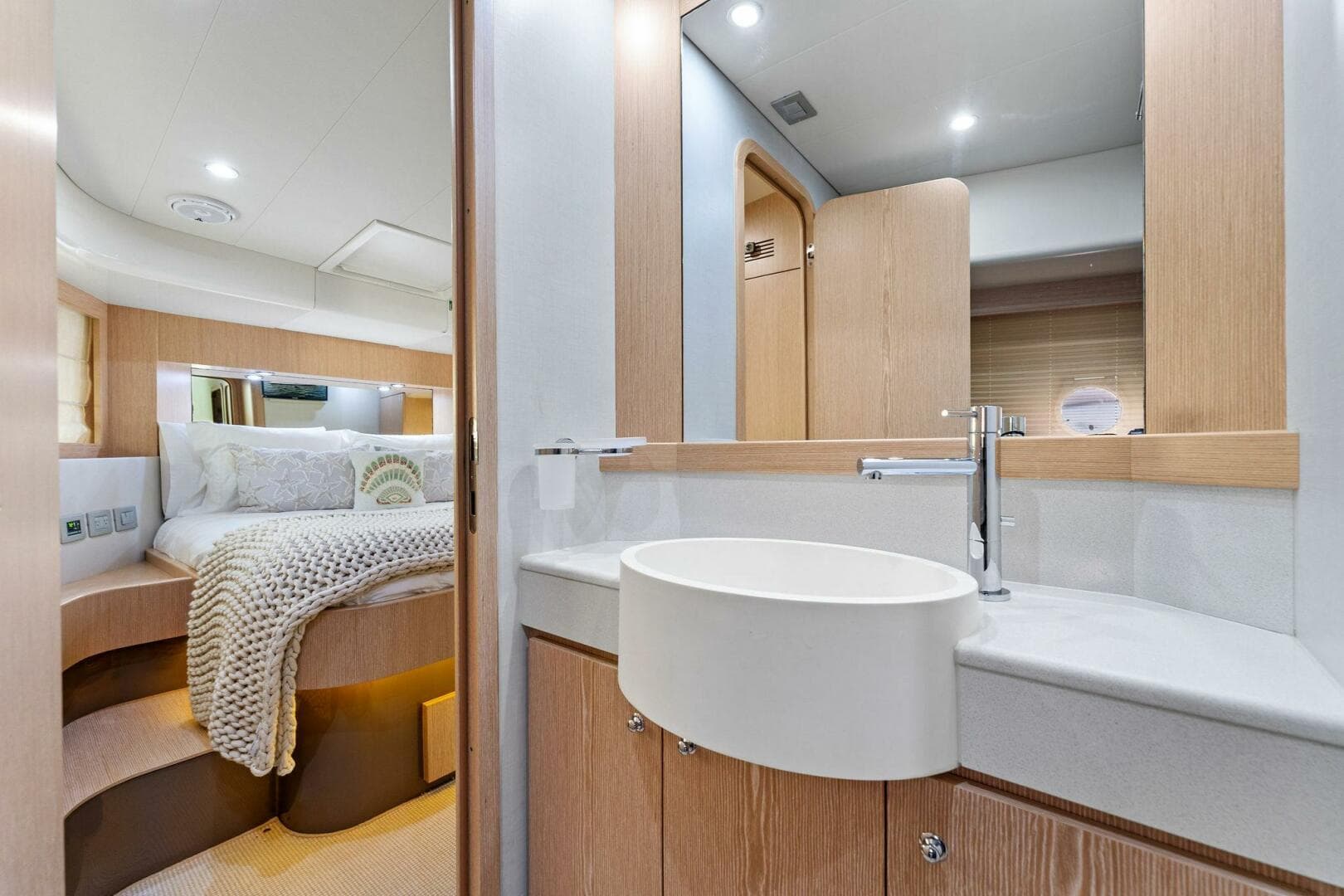 2013 Ferretti Yachts 620 — photo 34