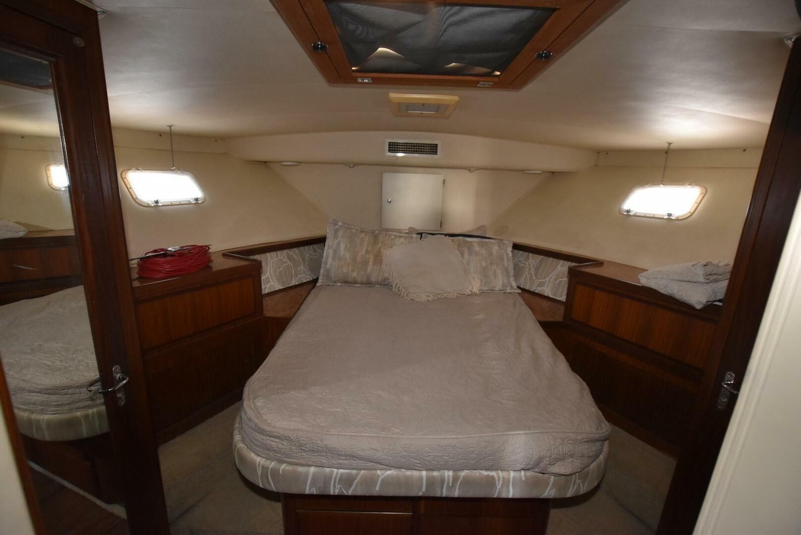 1988 Hatteras 48 Convertible — photo 10