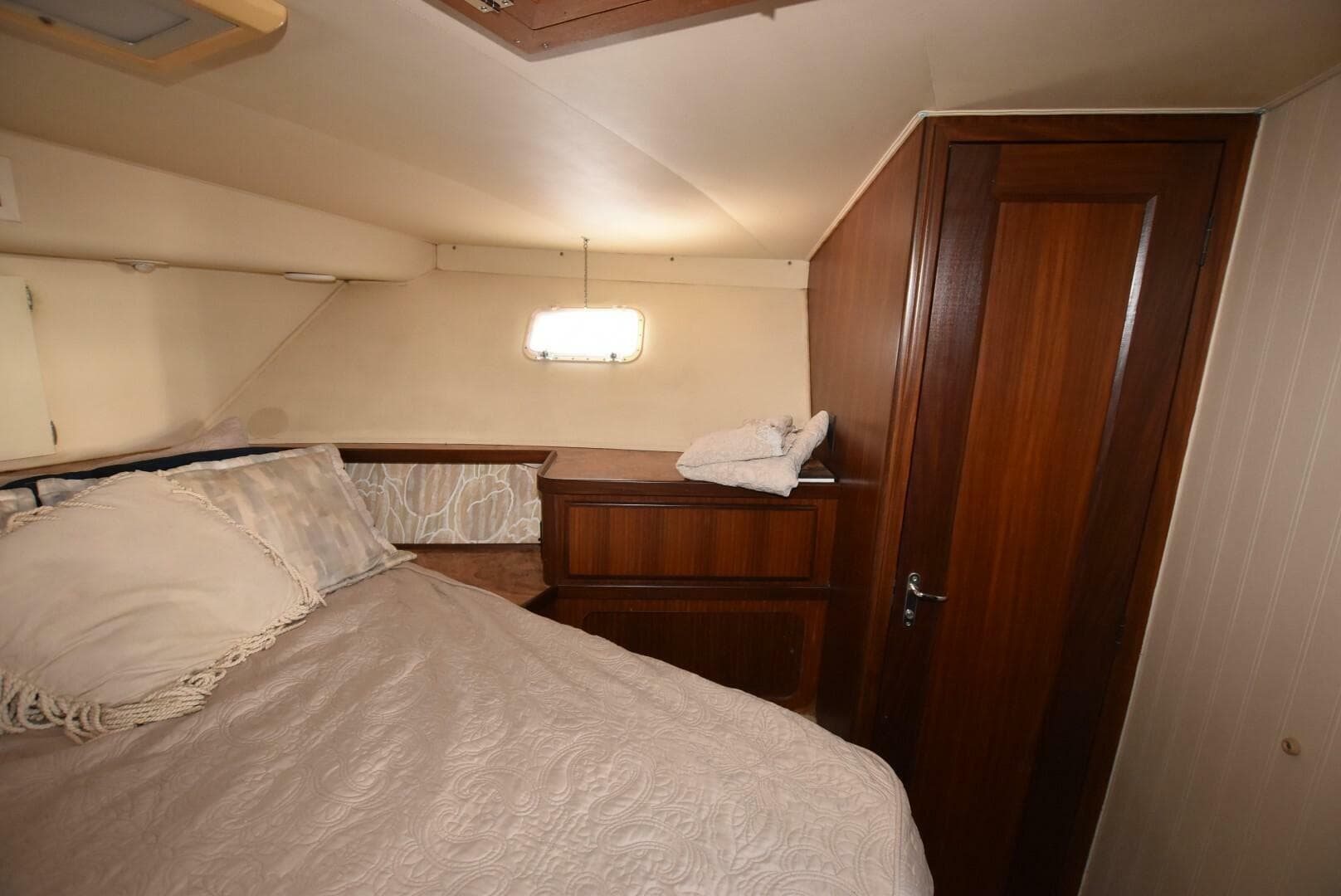 1988 Hatteras 48 Convertible — photo 11