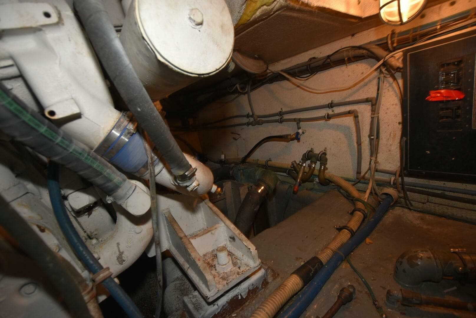 1988 Hatteras 48 Convertible — photo 19